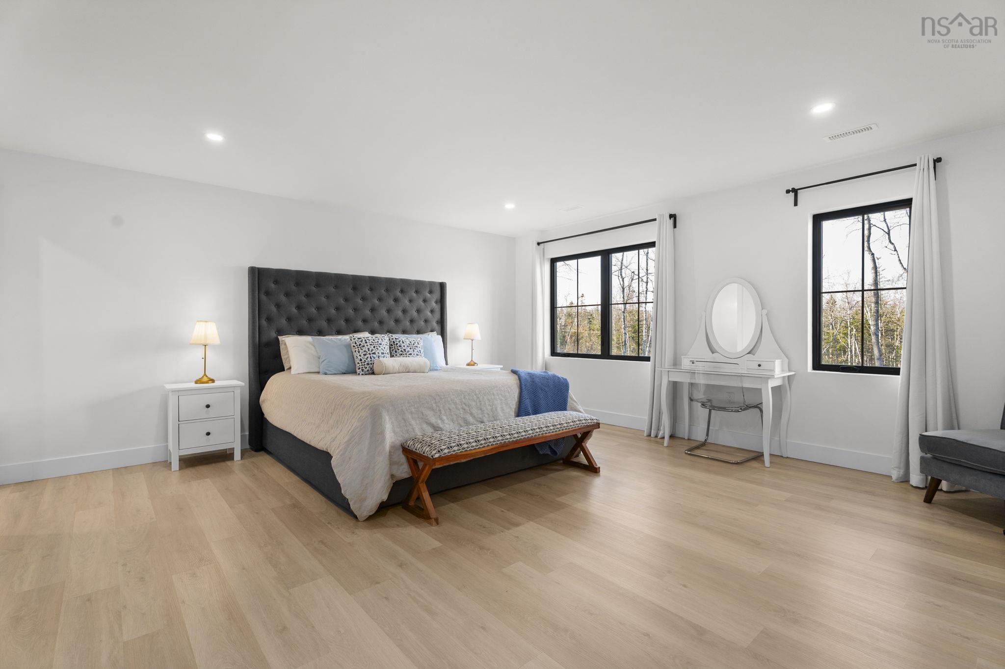 $999,900.00: 106 Edward Dr, Enfield