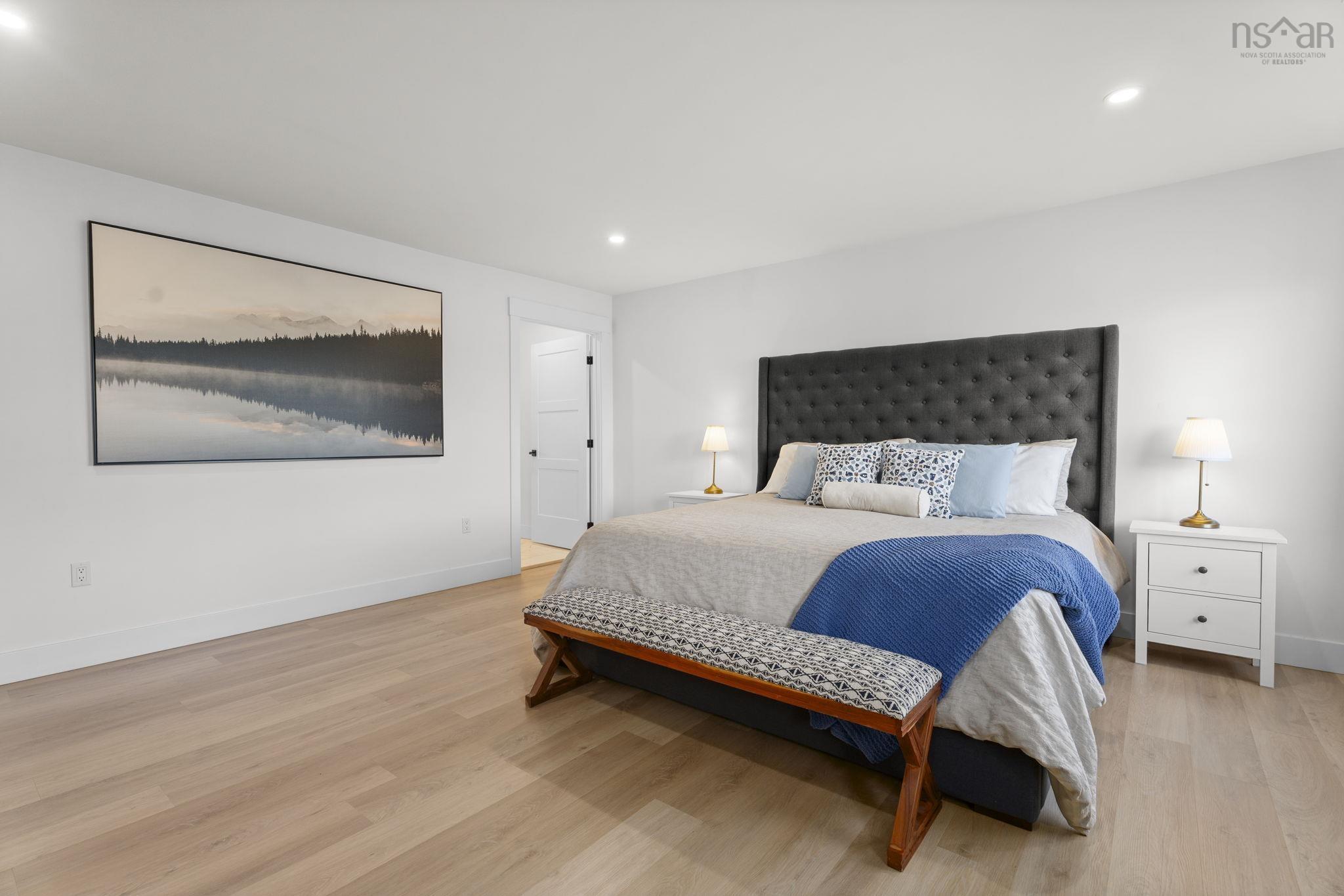 $999,900.00: 106 Edward Dr, Enfield