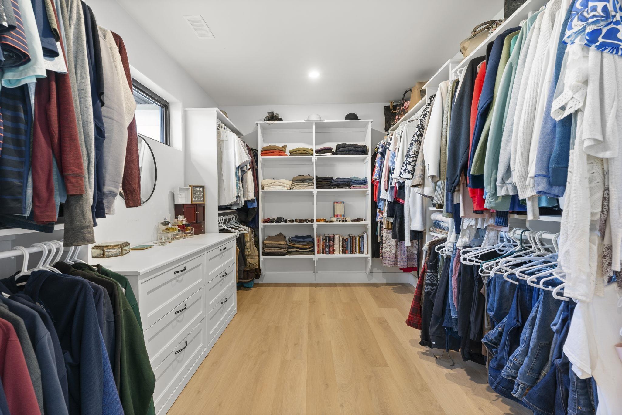 $999,900.00: 106 Edward Dr, Enfield