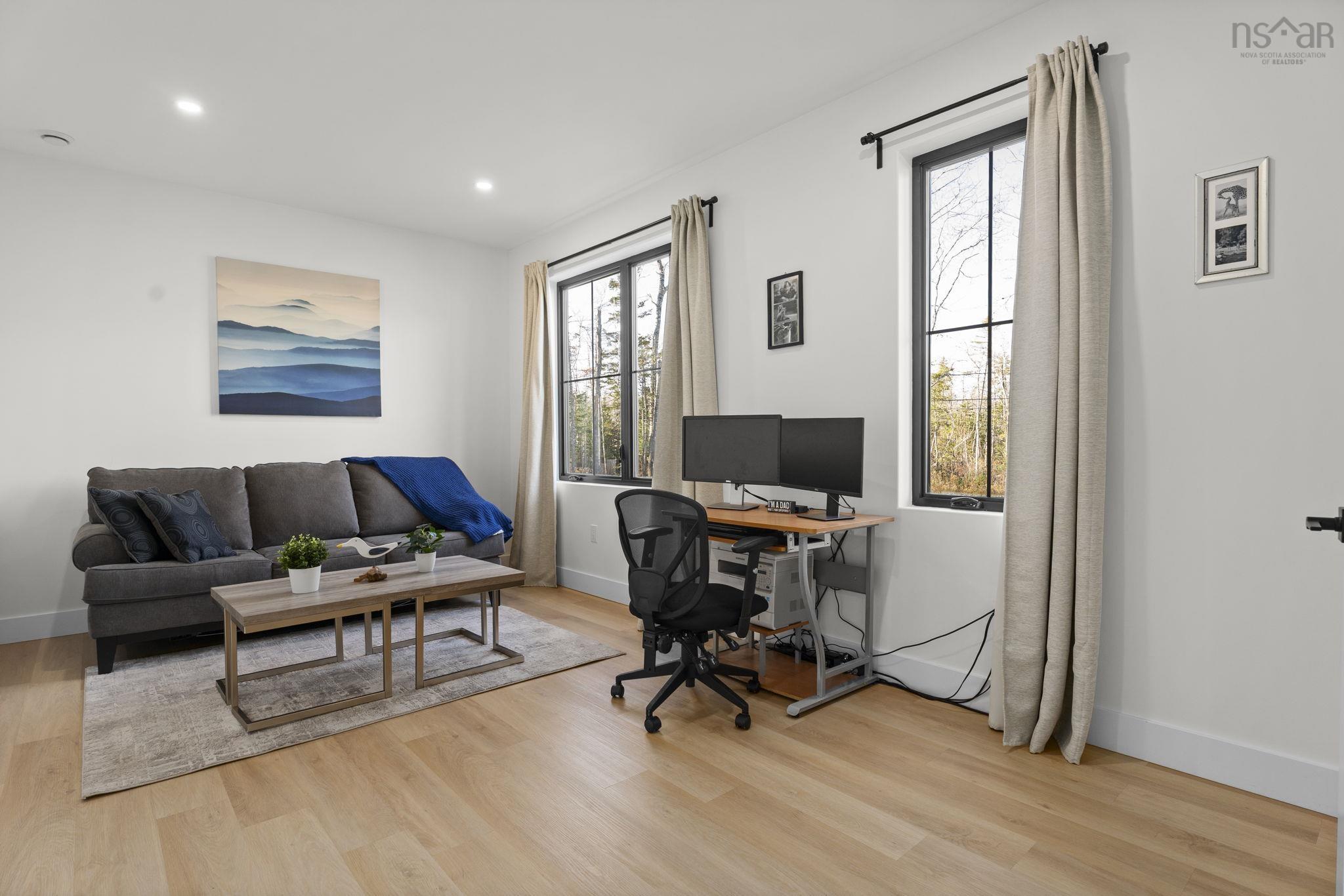 $999,900.00: 106 Edward Dr, Enfield