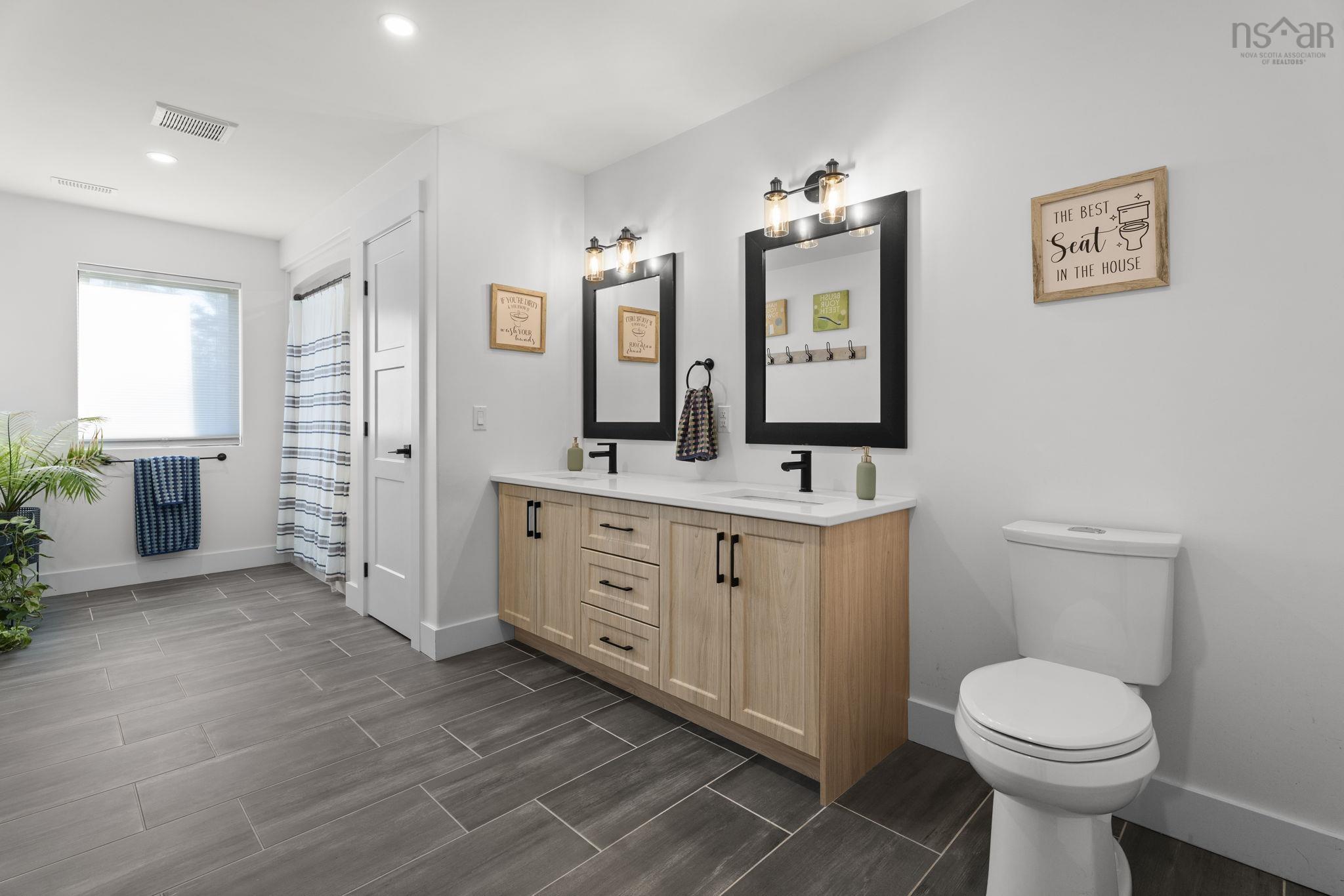 $999,900.00: 106 Edward Dr, Enfield