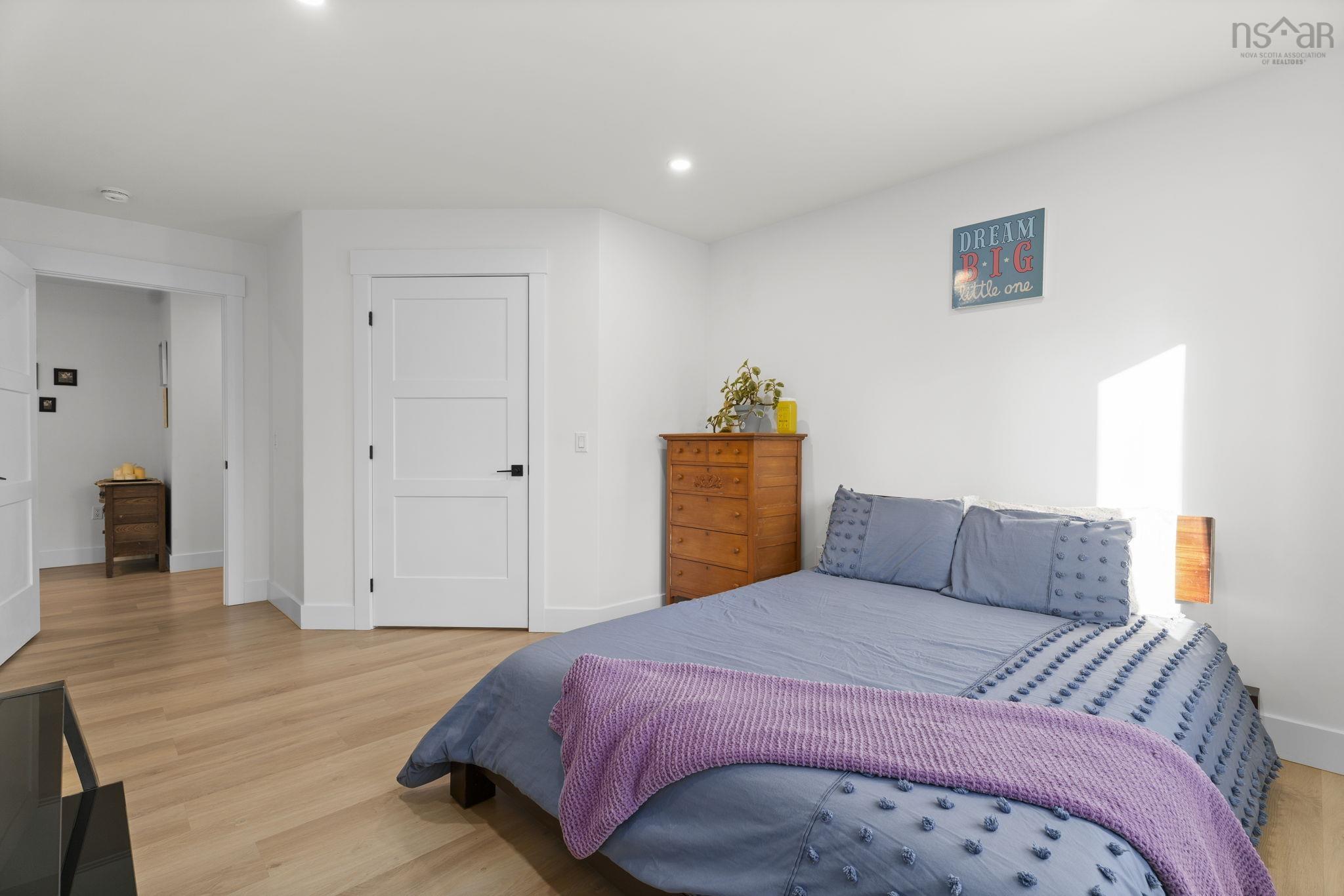 $999,900.00: 106 Edward Dr, Enfield