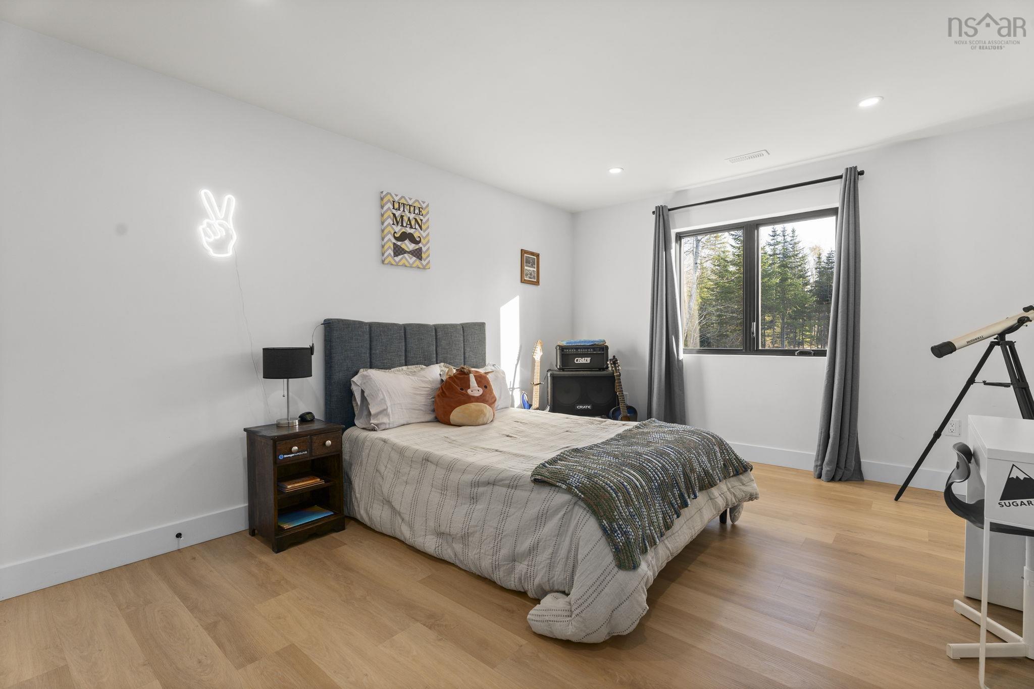 $999,900.00: 106 Edward Dr, Enfield