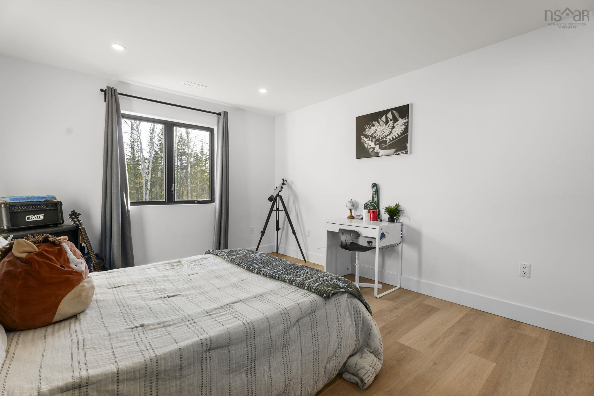 $999,900.00: 106 Edward Dr, Enfield