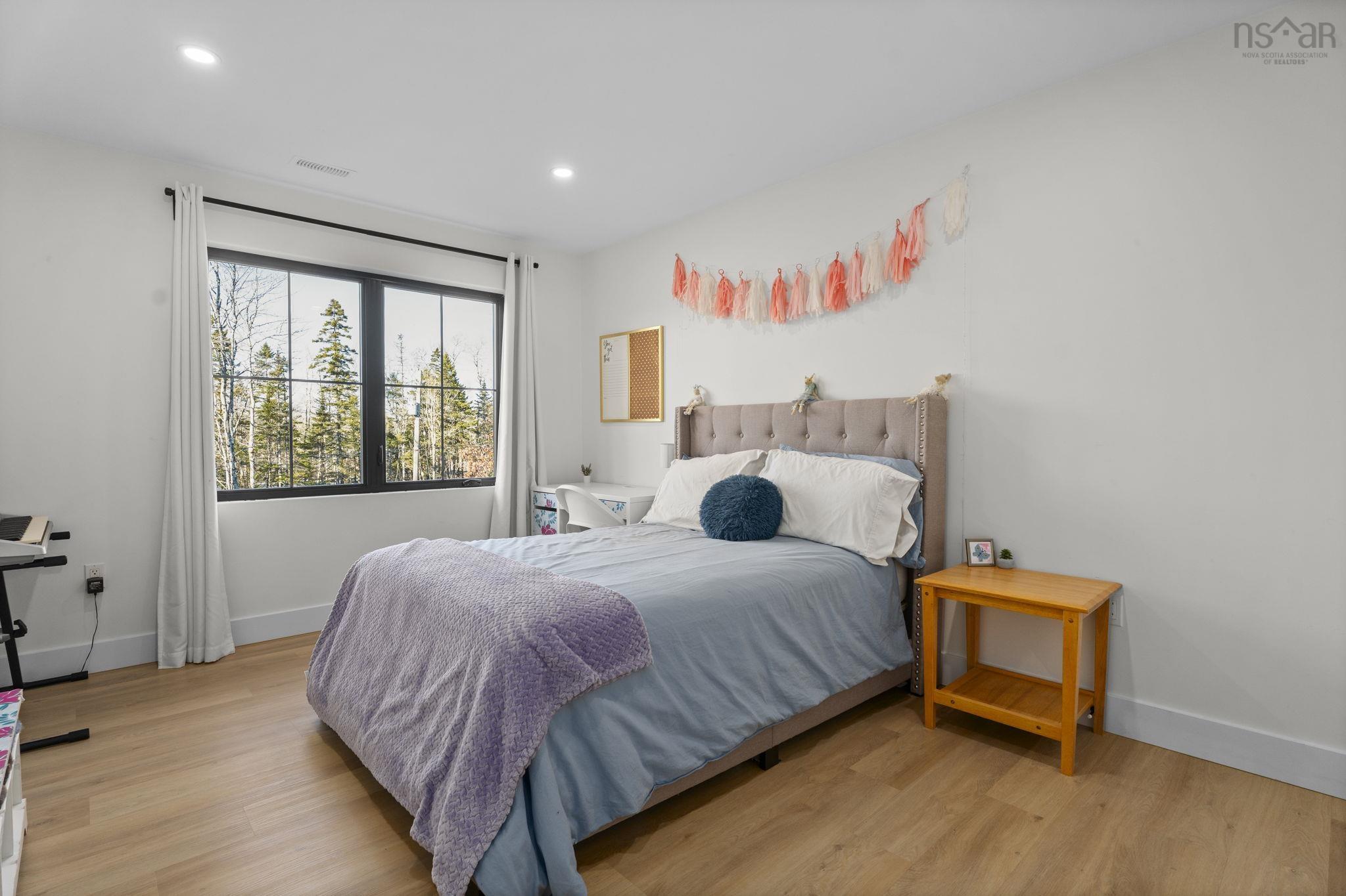 $999,900.00: 106 Edward Dr, Enfield