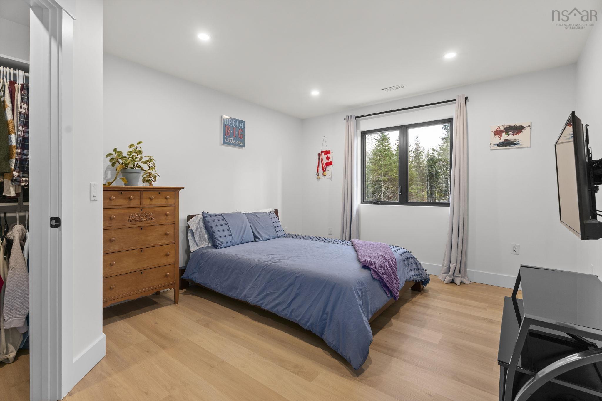 $999,900.00: 106 Edward Dr, Enfield