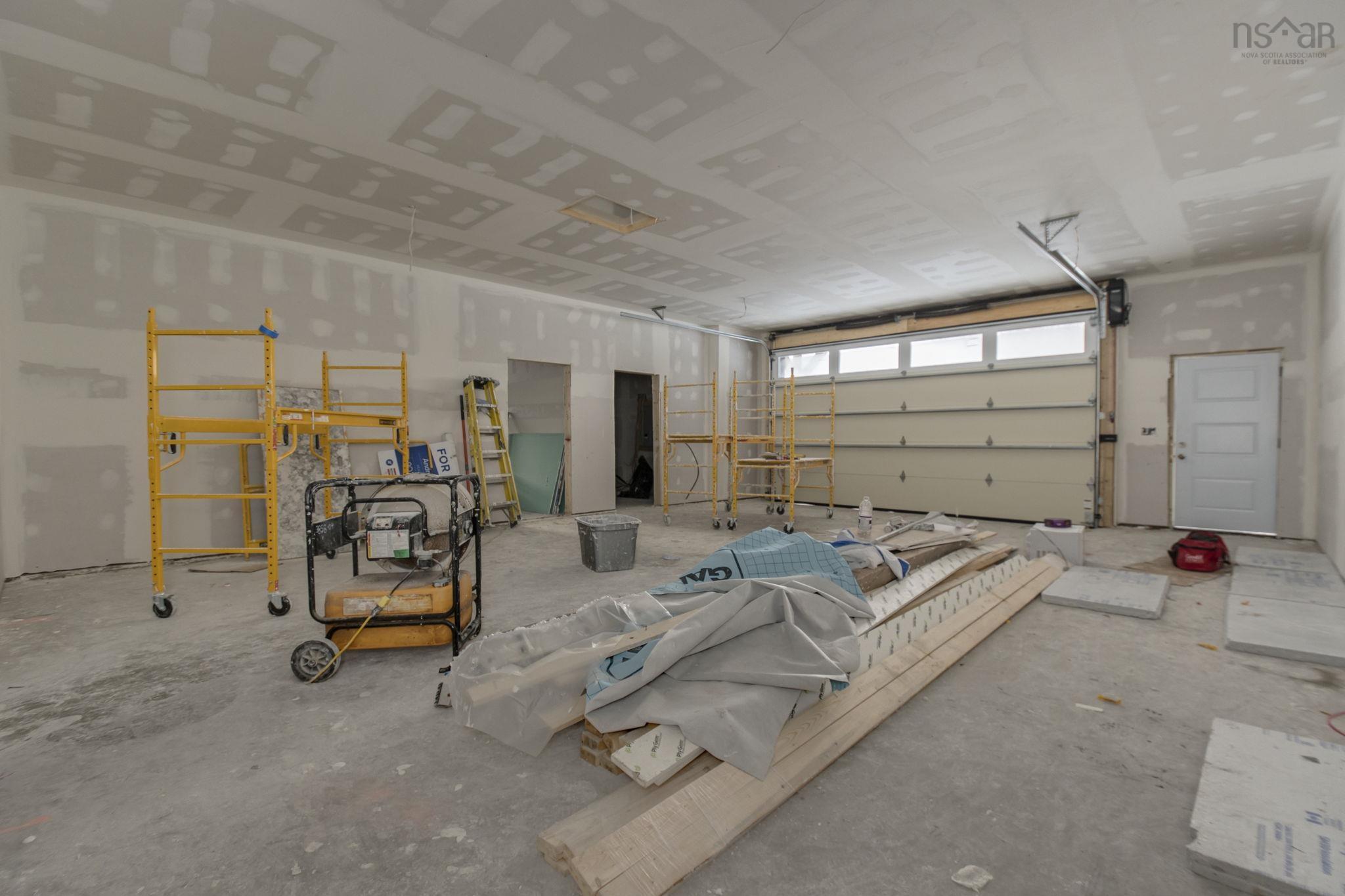 $1,395,000.00: 35 George Cyril Drive, Lawrencetown