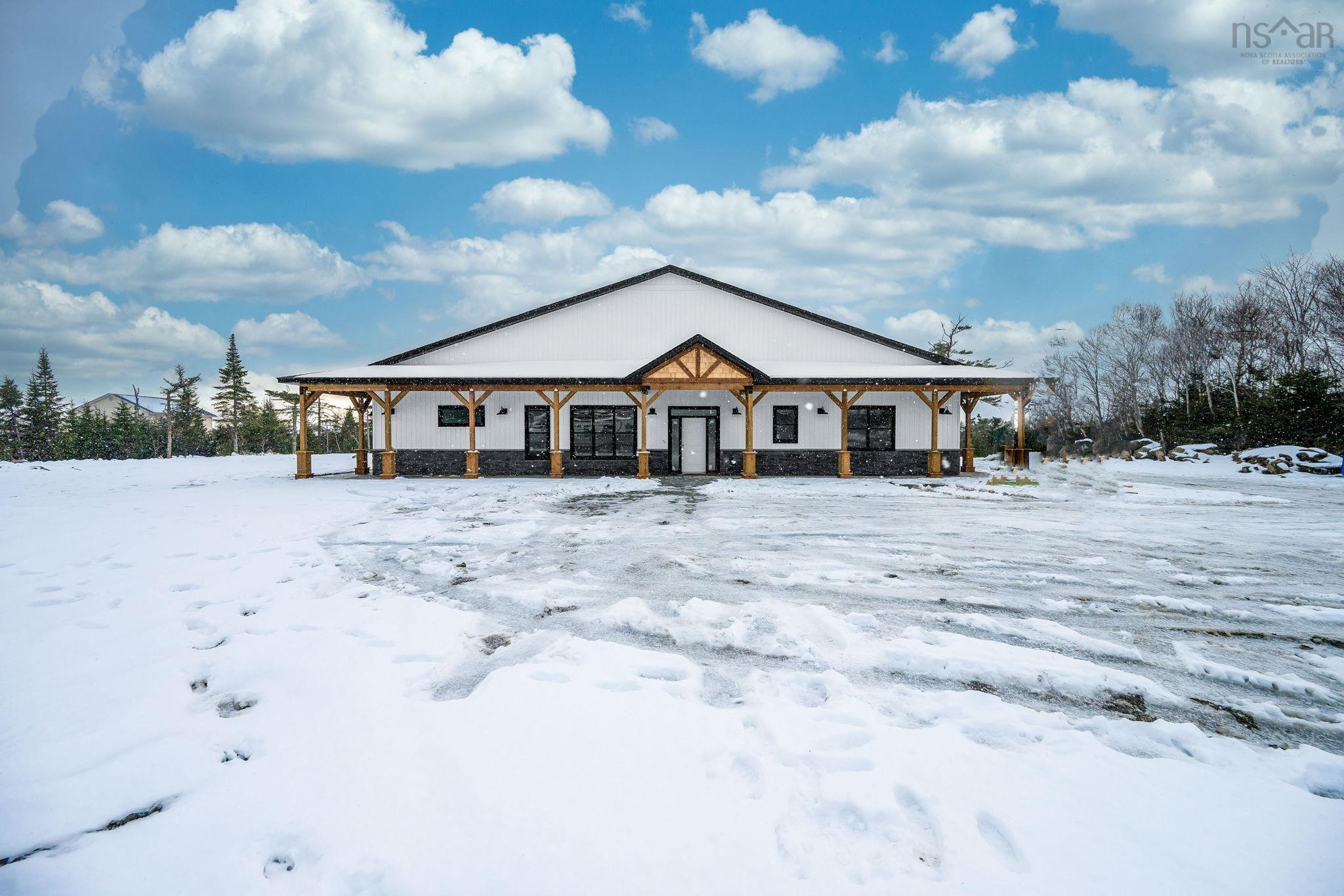 $1,395,000.00: 35 George Cyril Drive, Lawrencetown