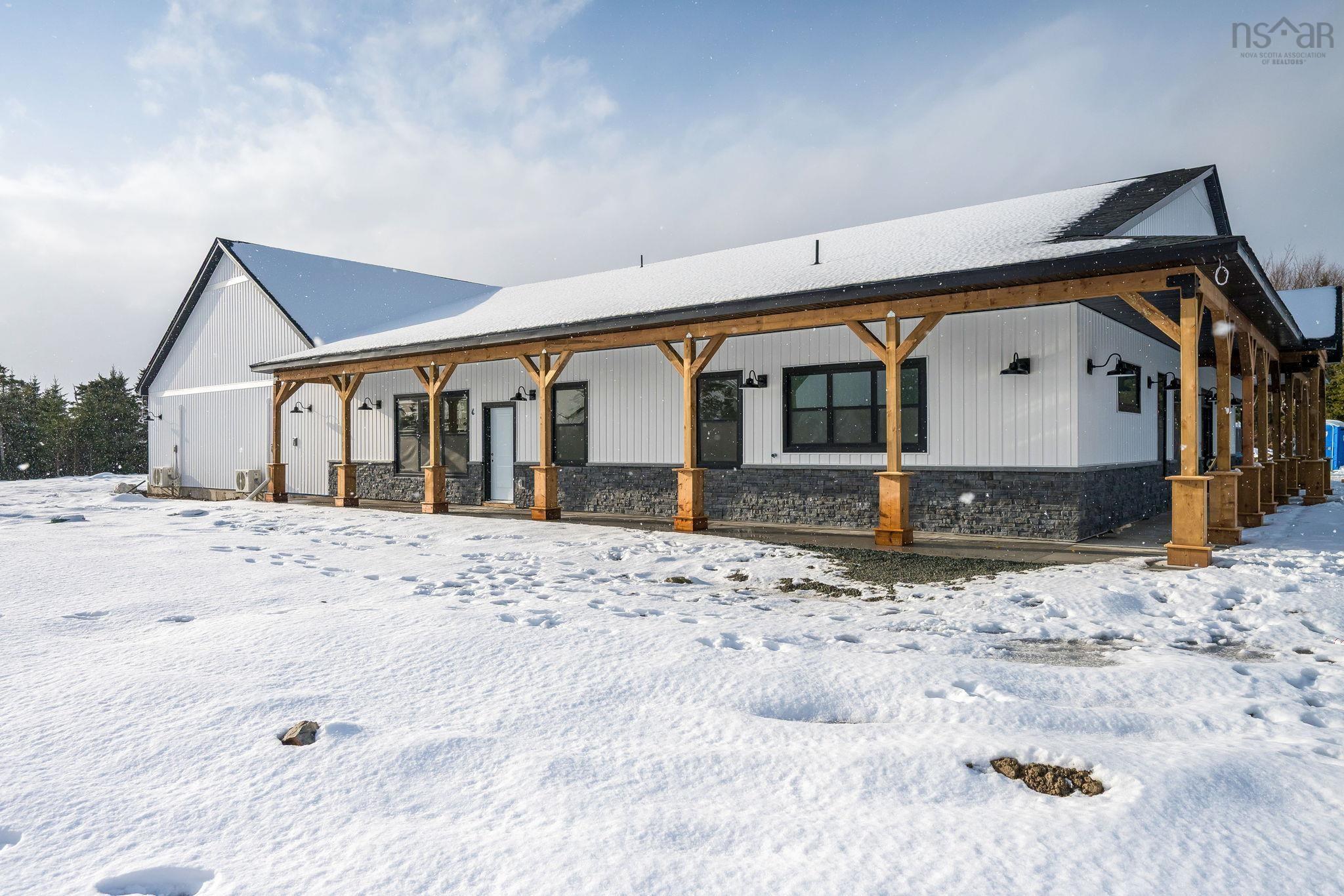 $1,395,000.00: 35 George Cyril Drive, Lawrencetown