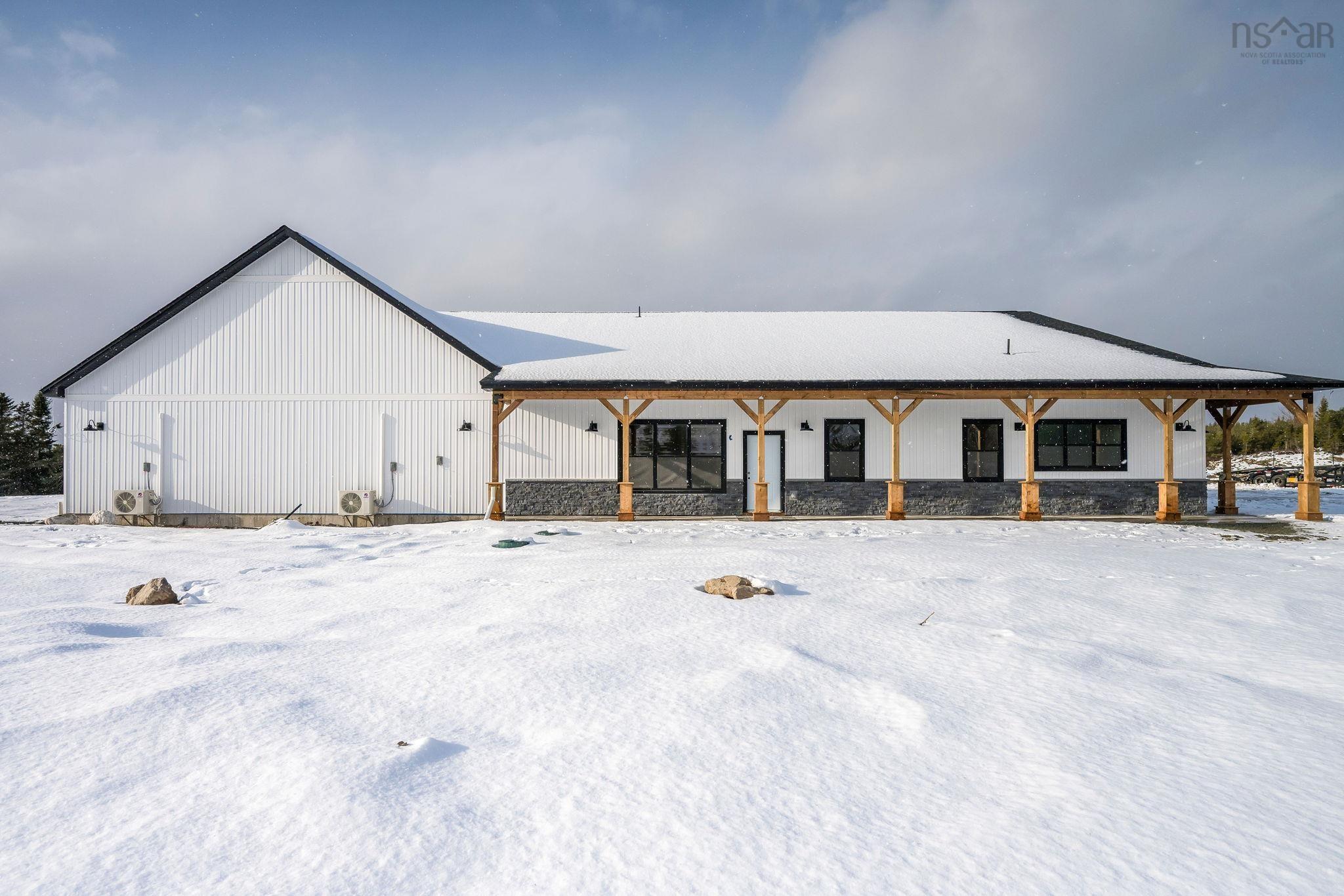 $1,395,000.00: 35 George Cyril Drive, Lawrencetown