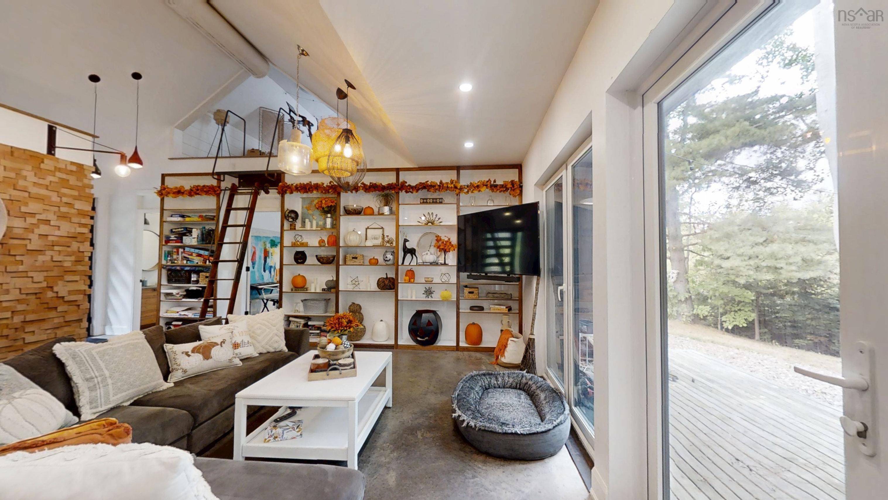 $1,499,900.00: 65 Jessicas Way, Greenwich