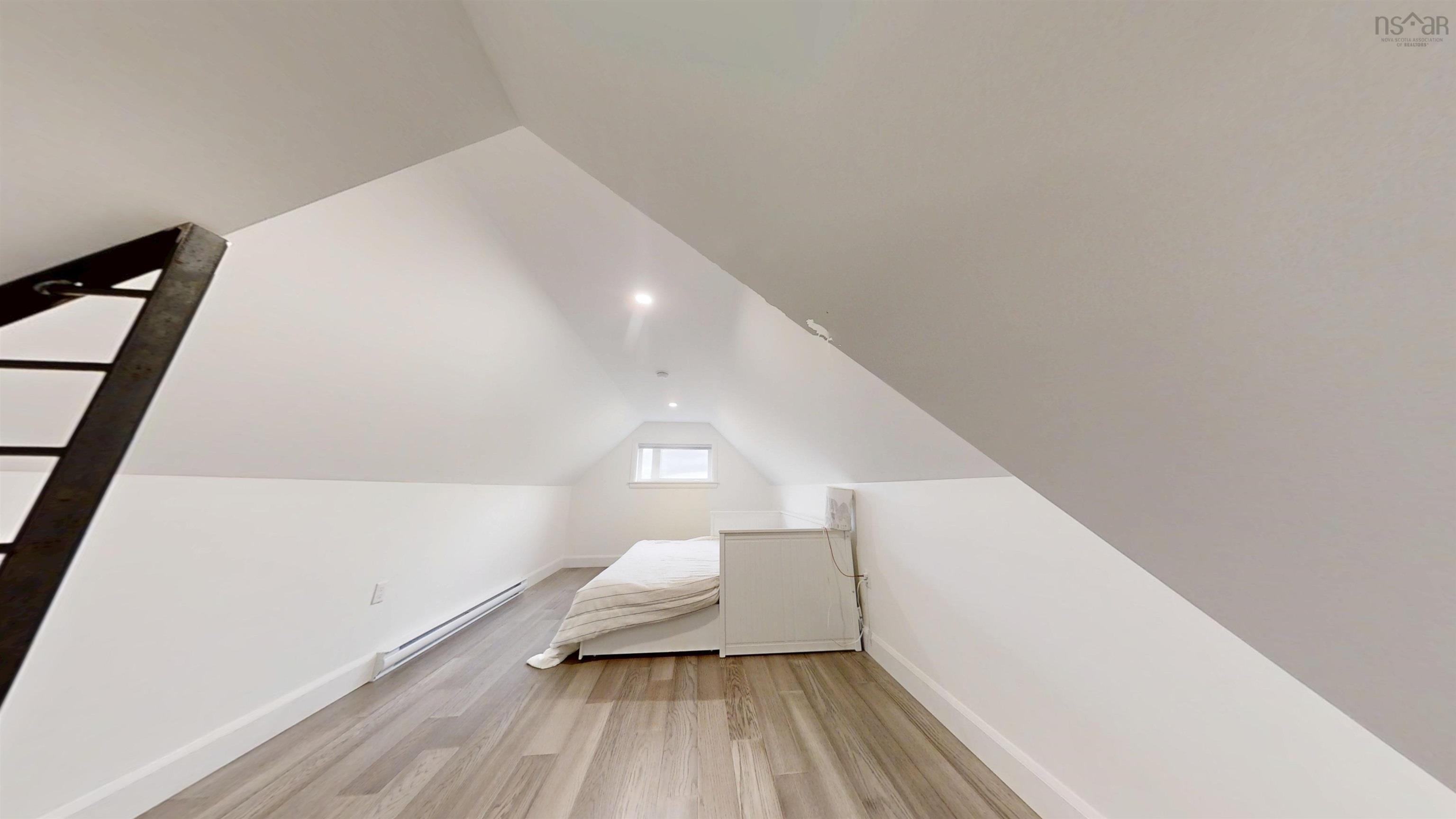 $1,499,900.00: 65 Jessicas Way, Greenwich