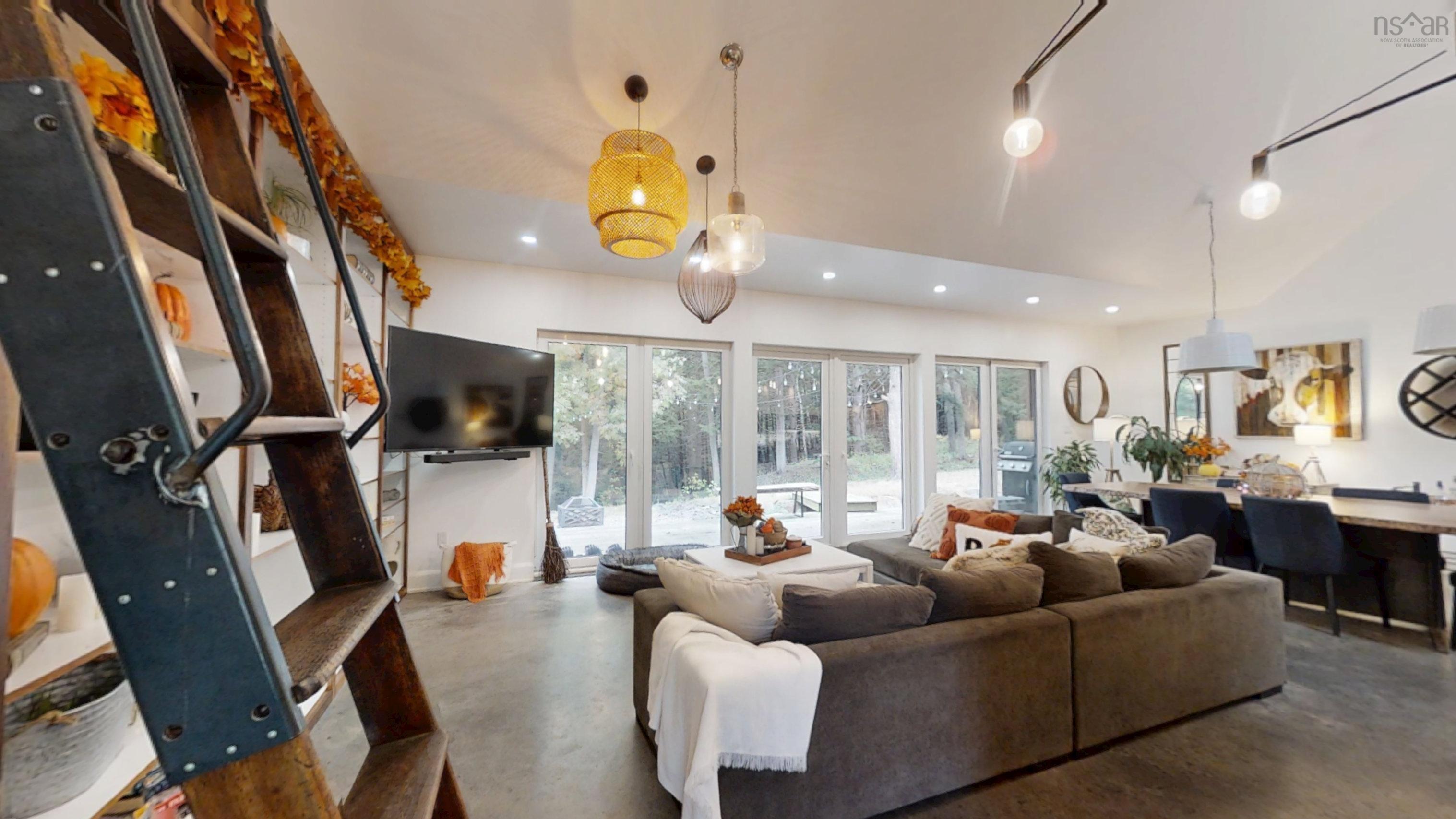 $1,499,900.00: 65 Jessicas Way, Greenwich