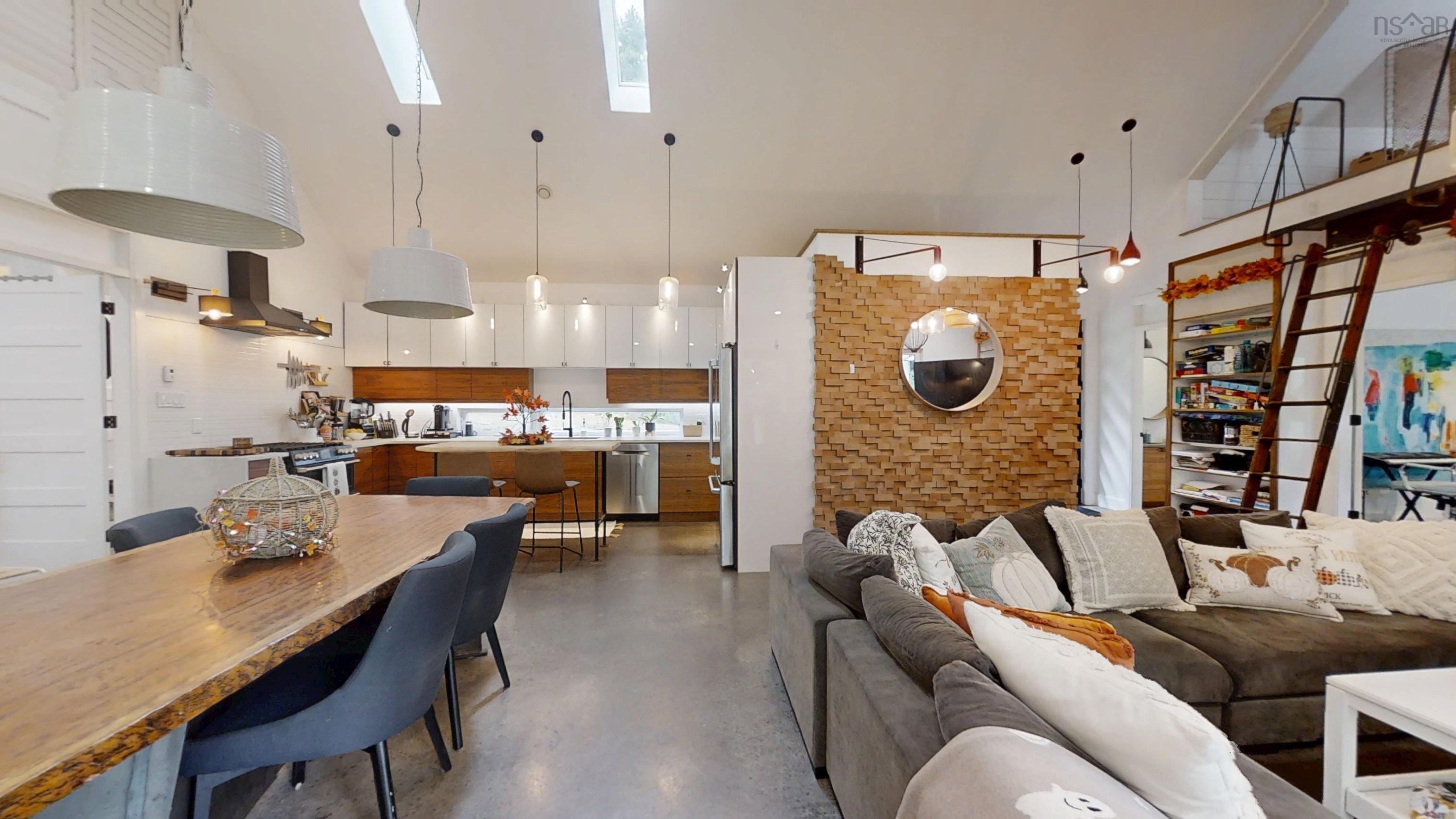 $1,499,900.00: 65 Jessicas Way, Greenwich