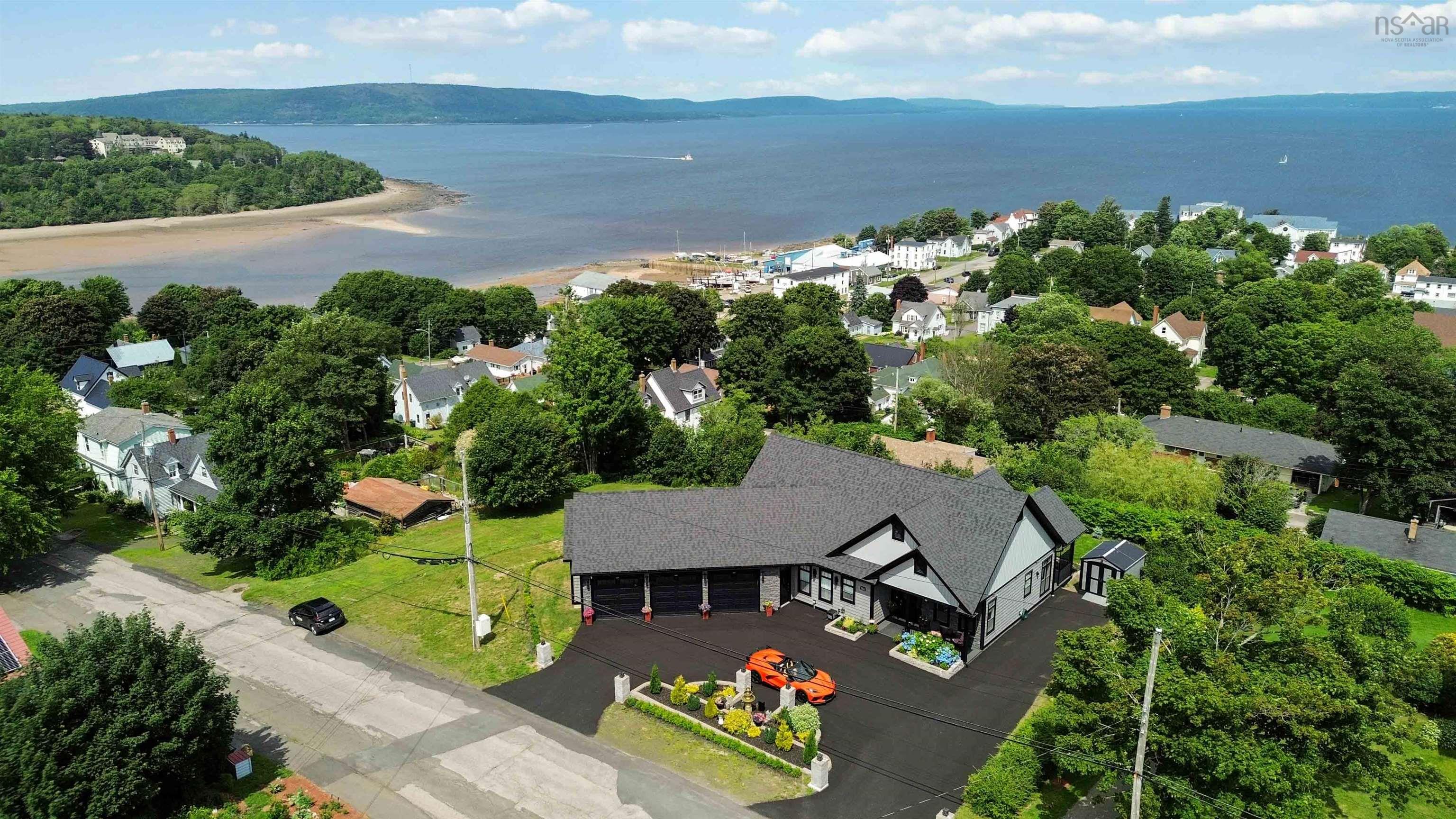 $989,000.00: 180 King Street, Digby