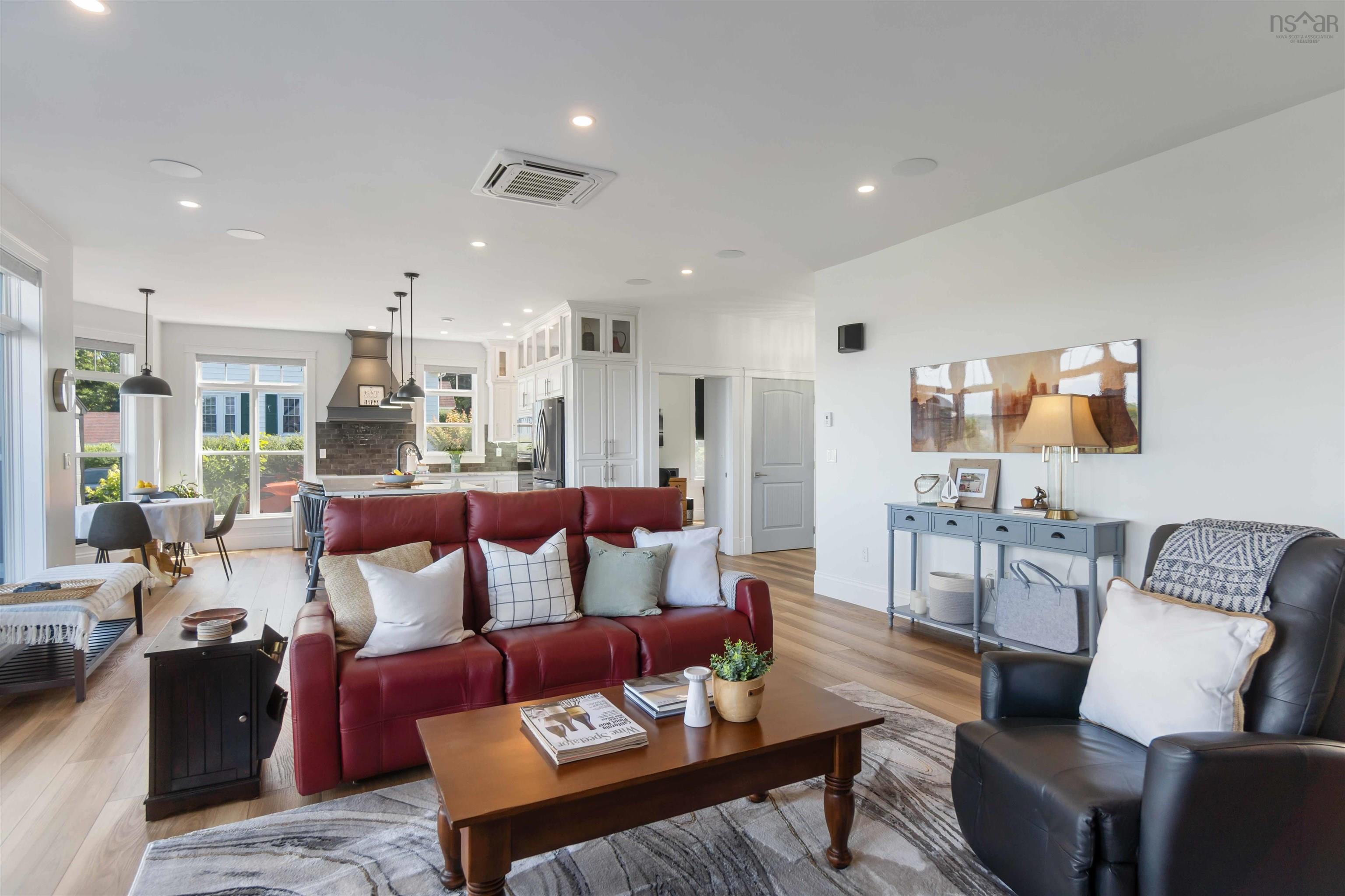 $989,000.00: 180 King Street, Digby