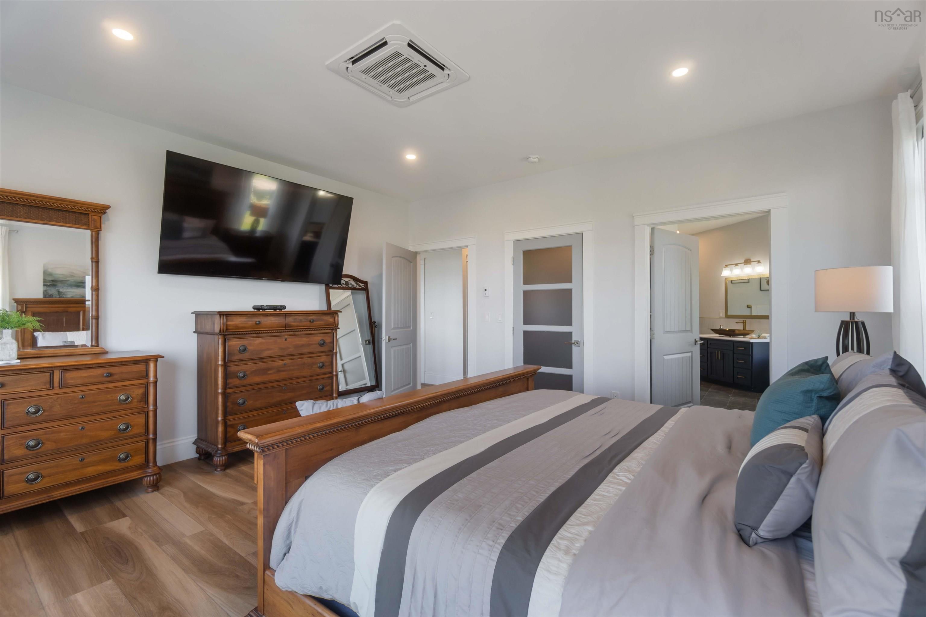 $989,000.00: 180 King Street, Digby