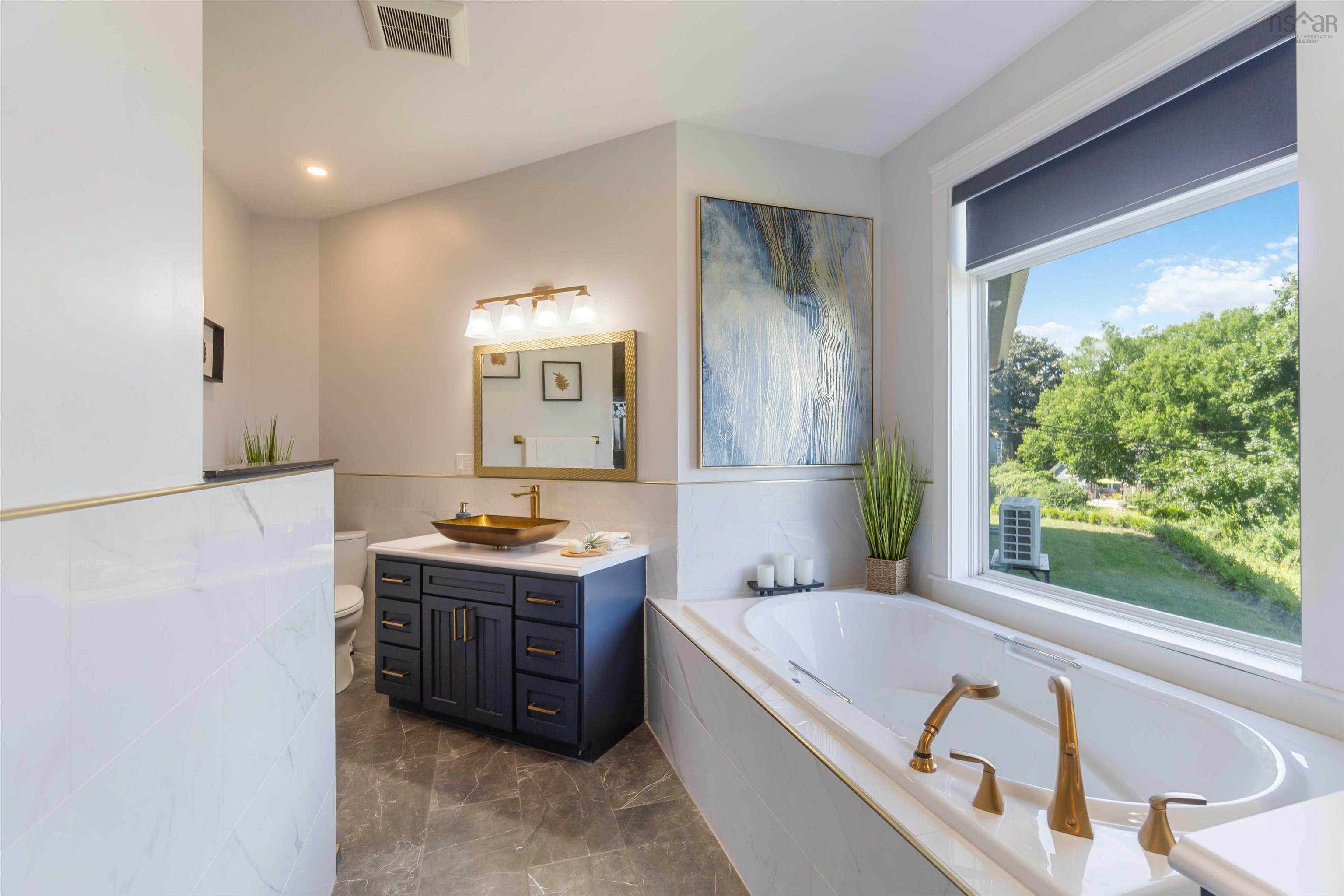 $989,000.00: 180 King Street, Digby