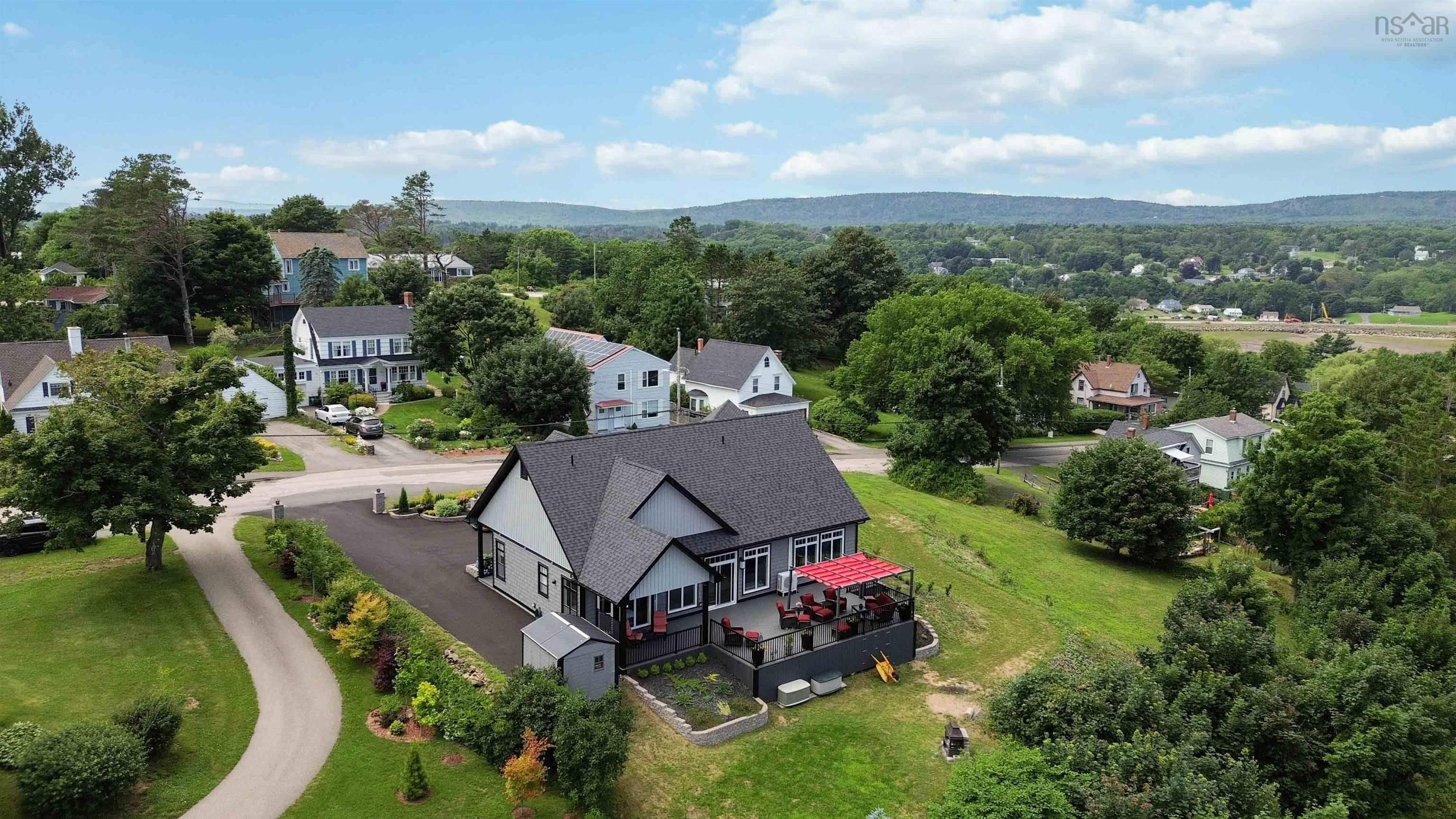 $989,000.00: 180 King Street, Digby