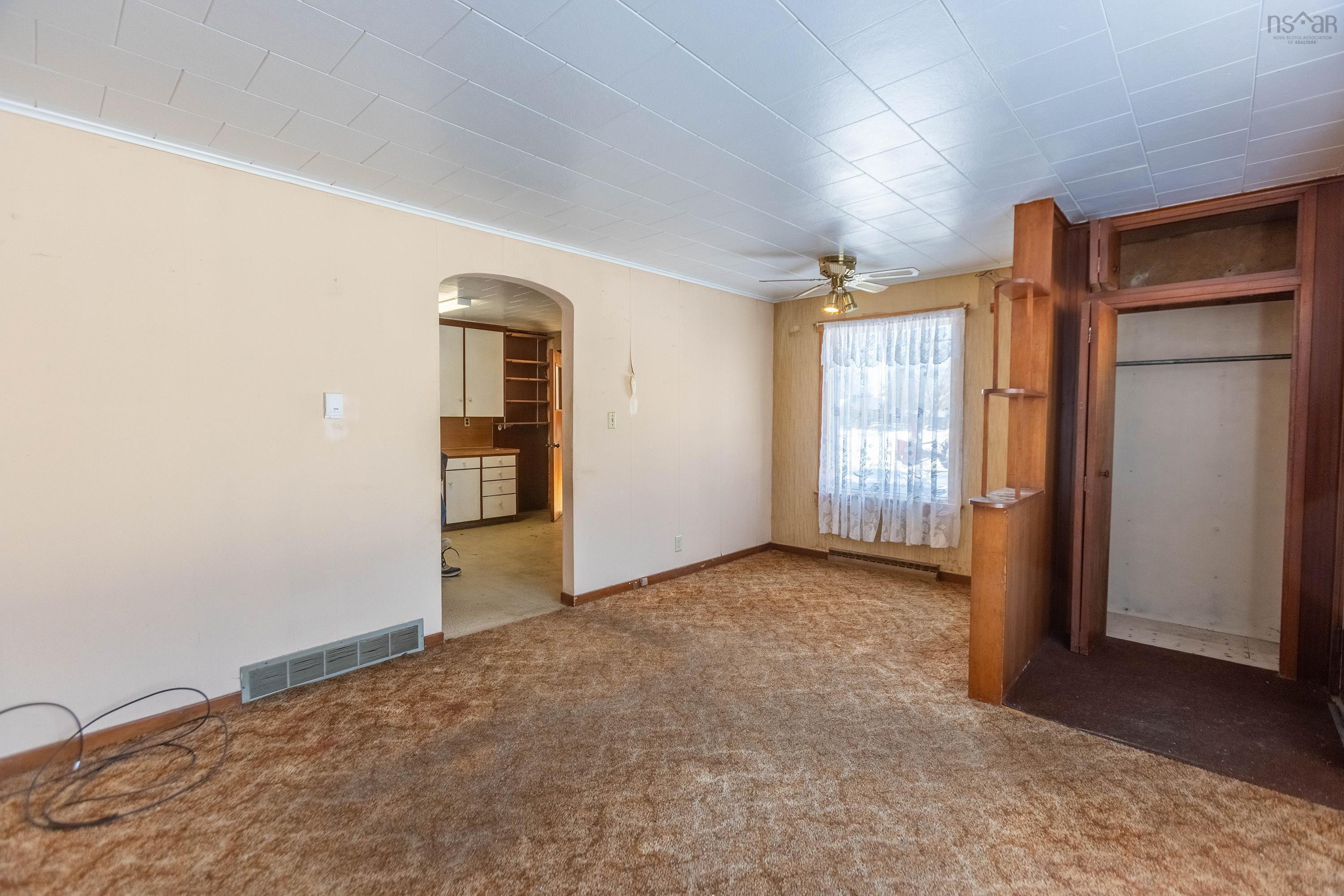 $159,900.00: 1 Boylston Avenue, Amherst