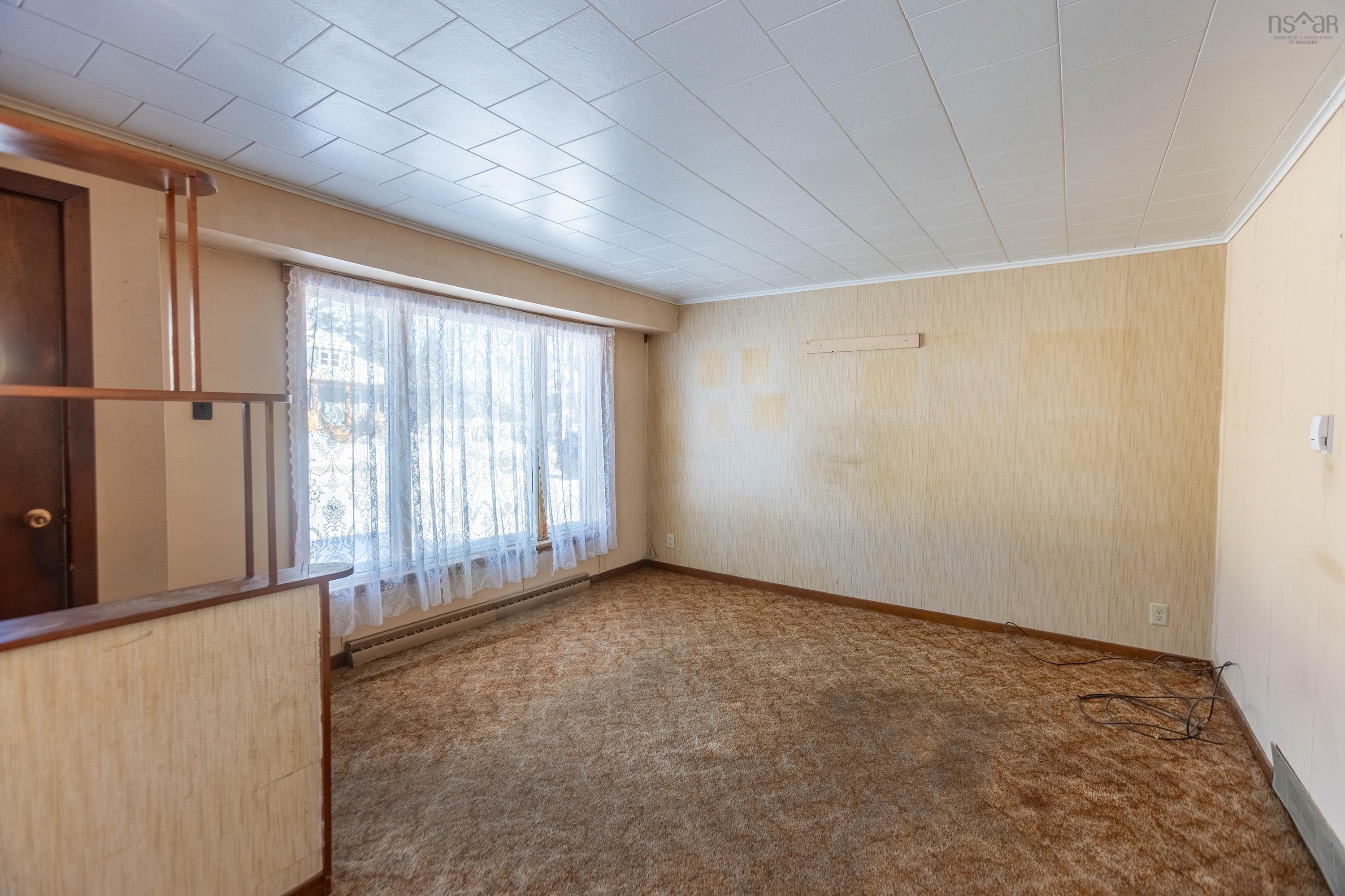 $159,900.00: 1 Boylston Avenue, Amherst