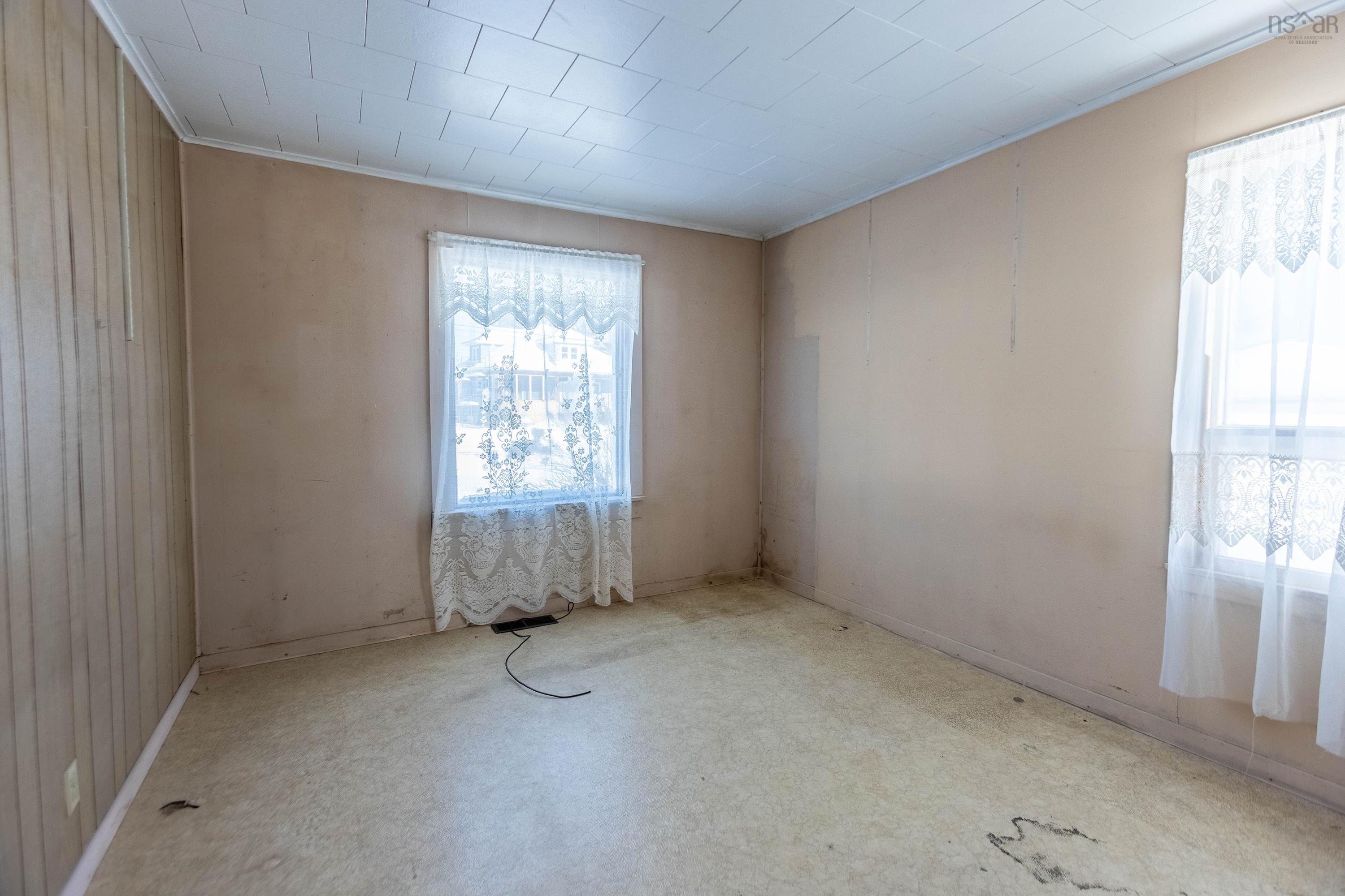 $159,900.00: 1 Boylston Avenue, Amherst