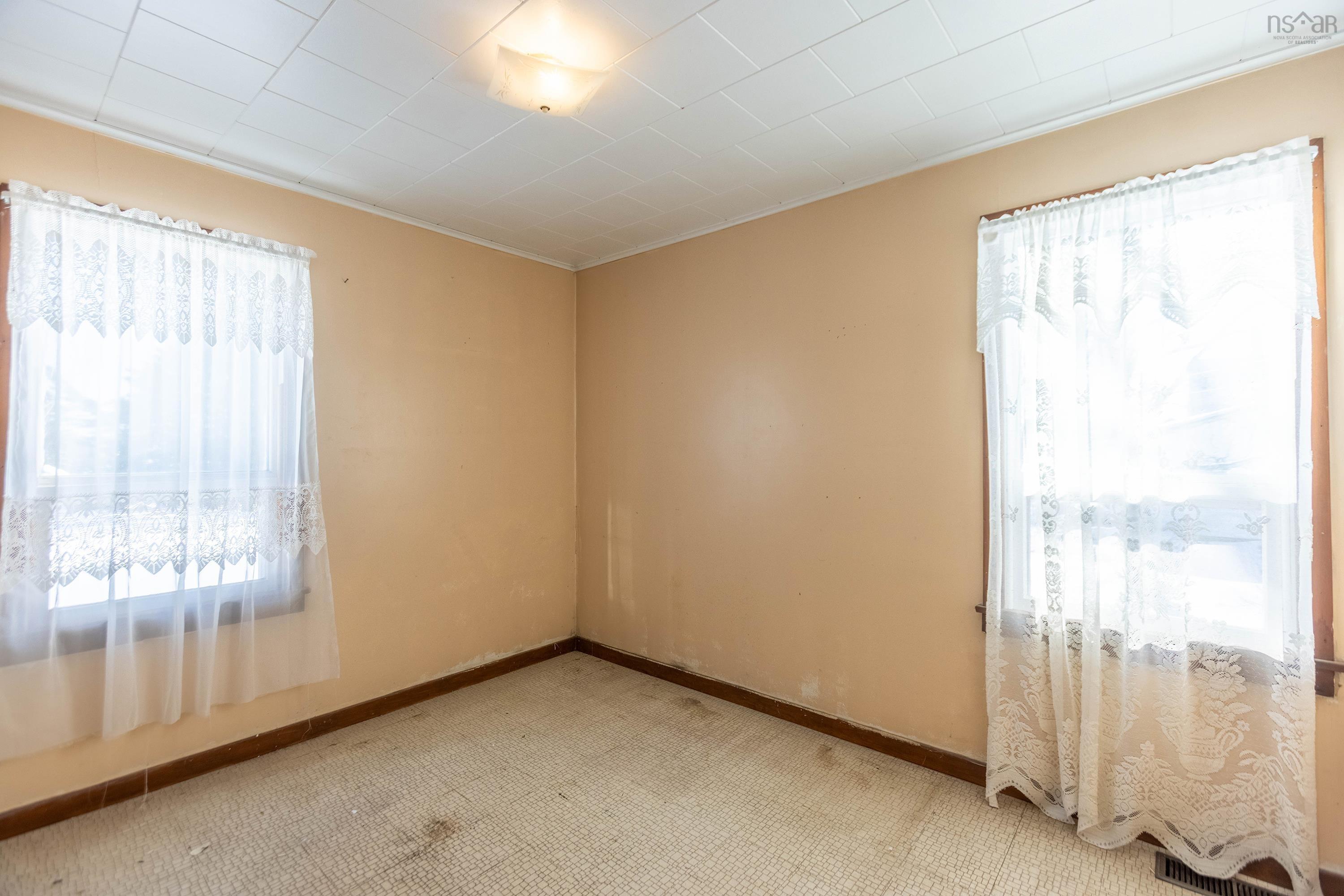 $159,900.00: 1 Boylston Avenue, Amherst