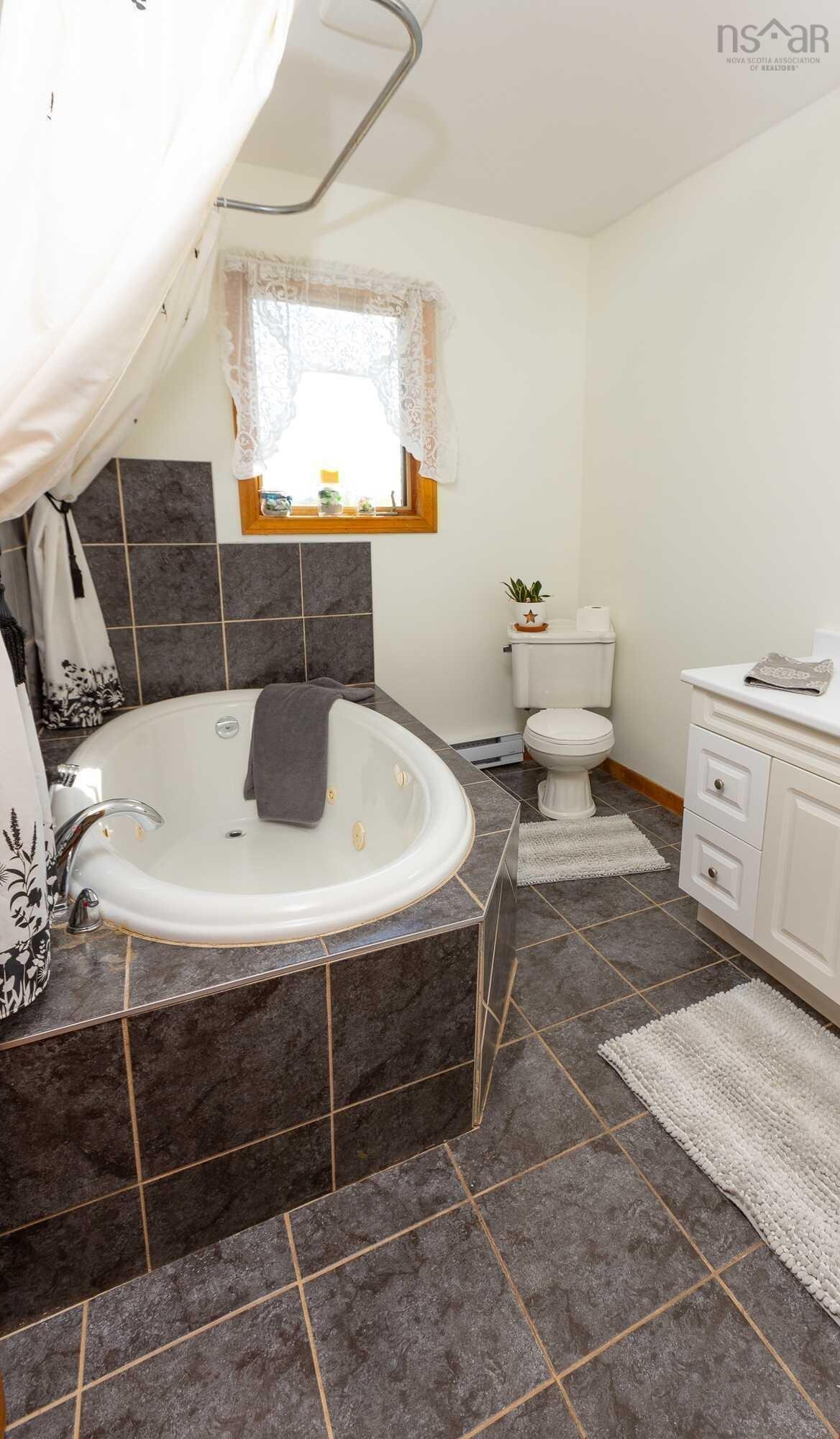 $372,000.00: 5691 NS Trunk 3, Jordan Falls