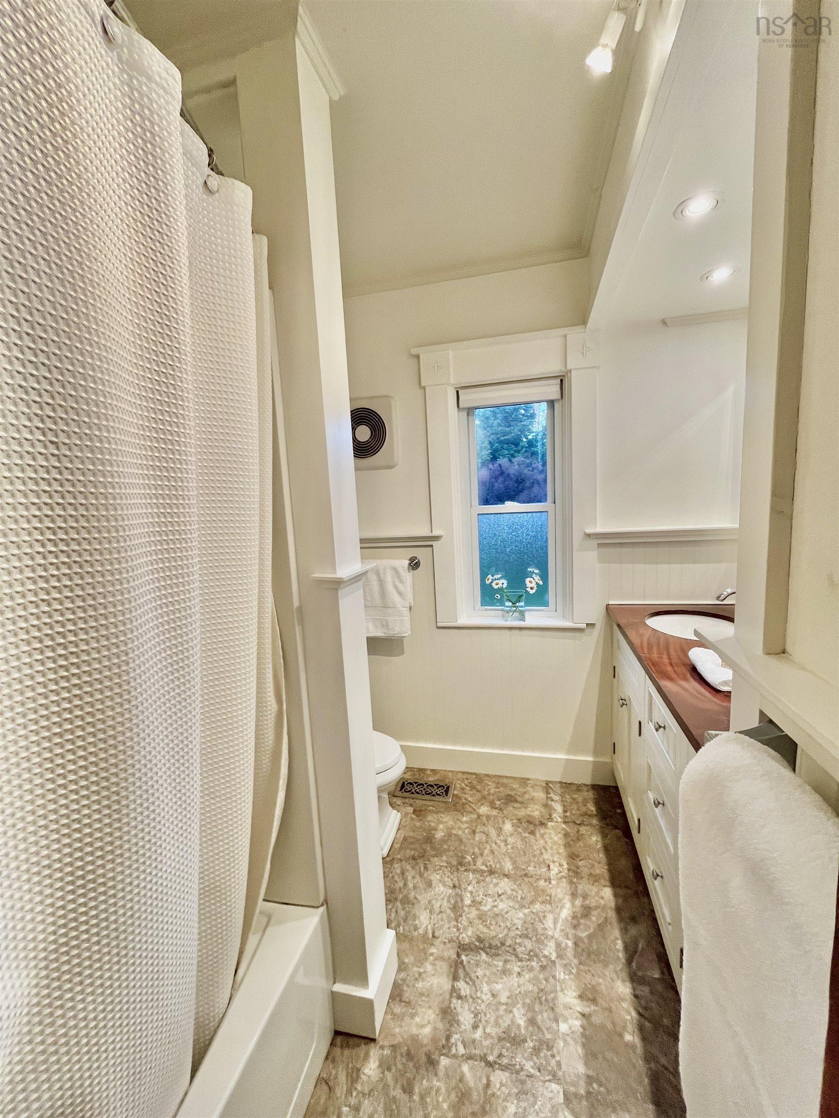 $1,450,000.00: 90 Eisenhauer Road, Oakland