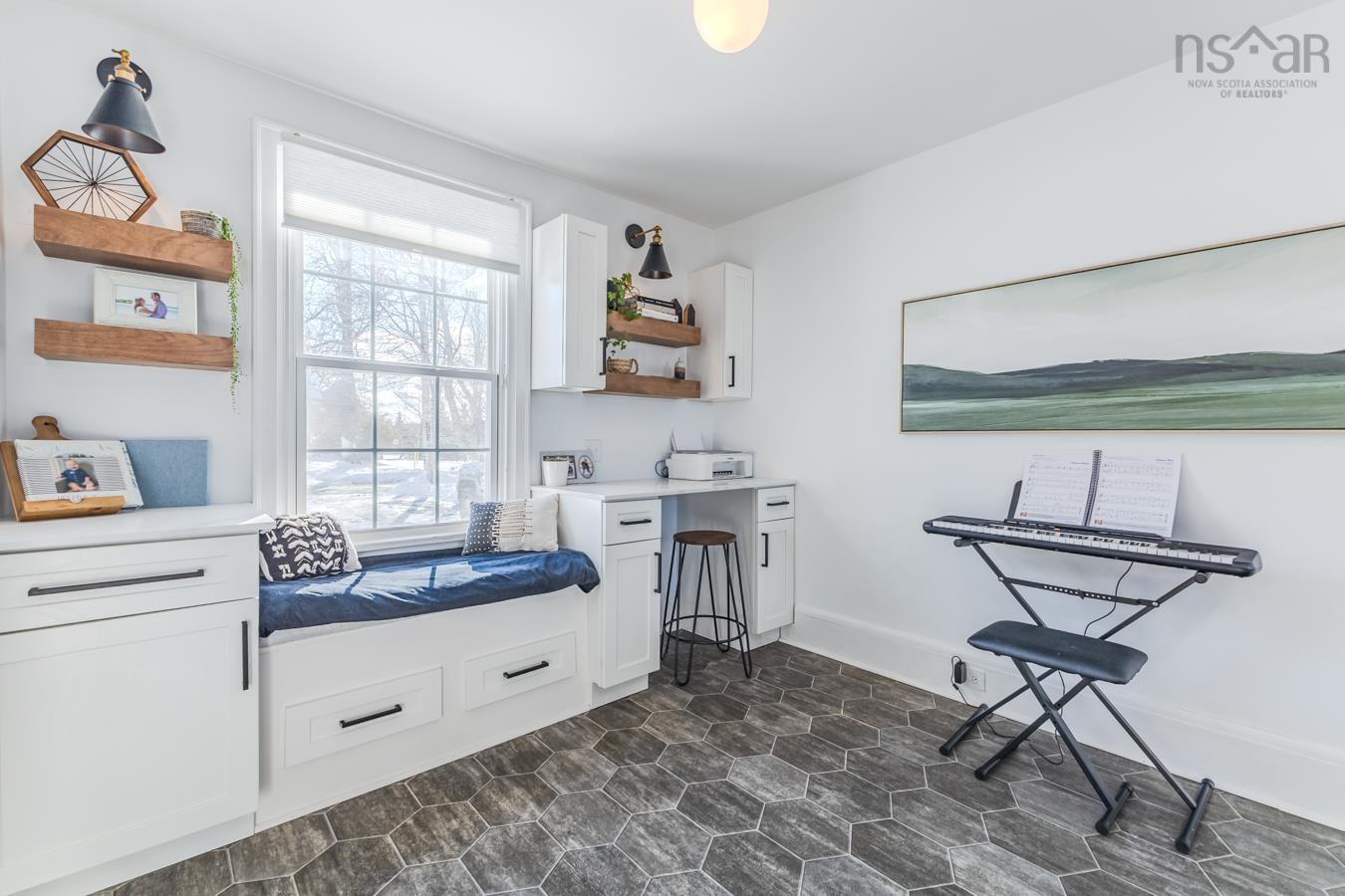 $689,000.00: 11 SMITH Avenue, Truro