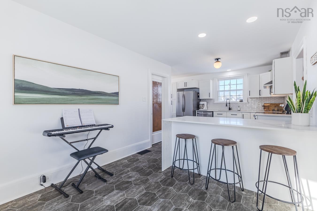 $689,000.00: 11 SMITH Avenue, Truro