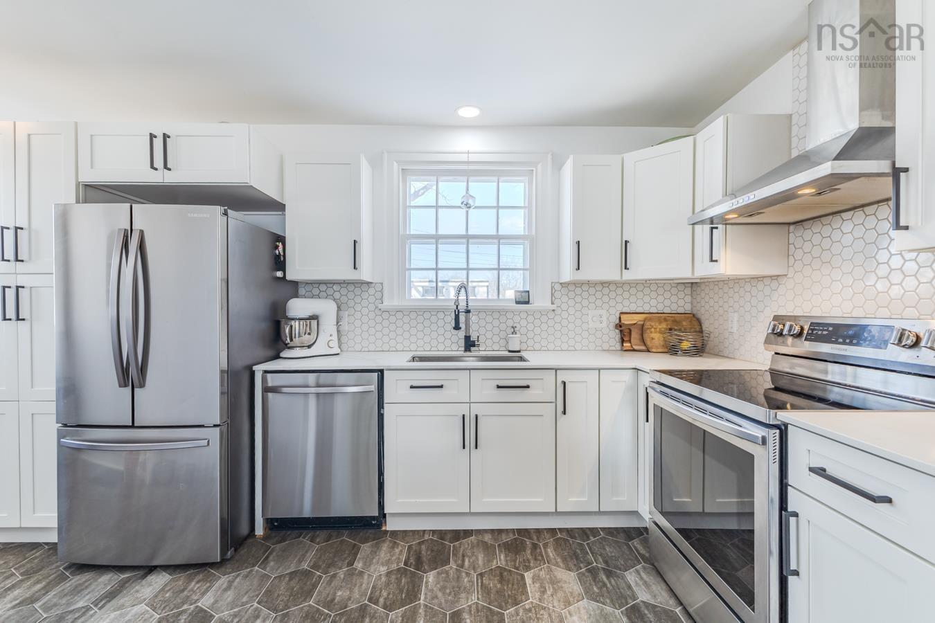 $689,000.00: 11 SMITH Avenue, Truro