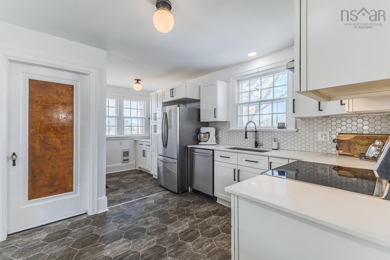 $689,000.00: 11 SMITH Avenue, Truro