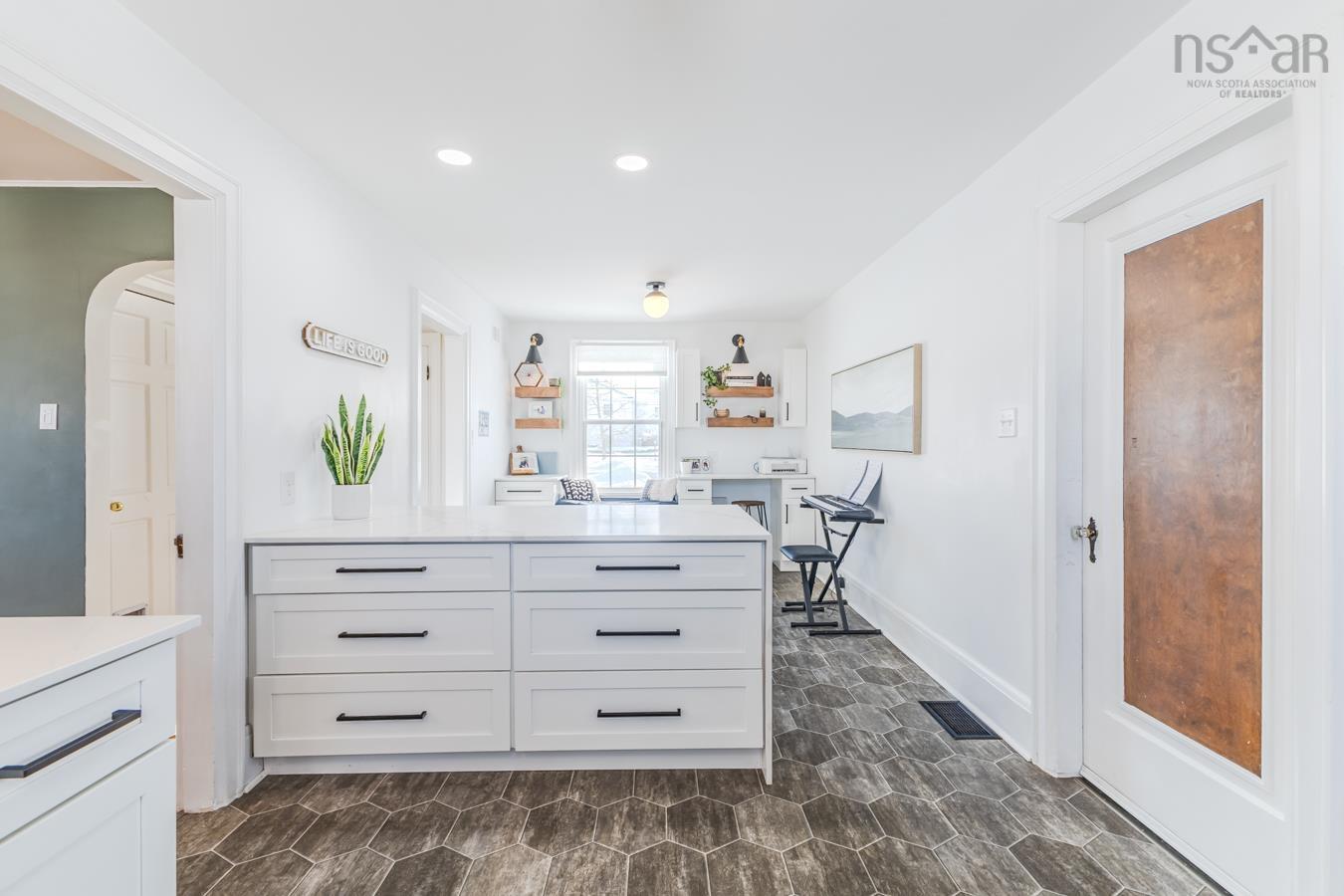 $689,000.00: 11 SMITH Avenue, Truro