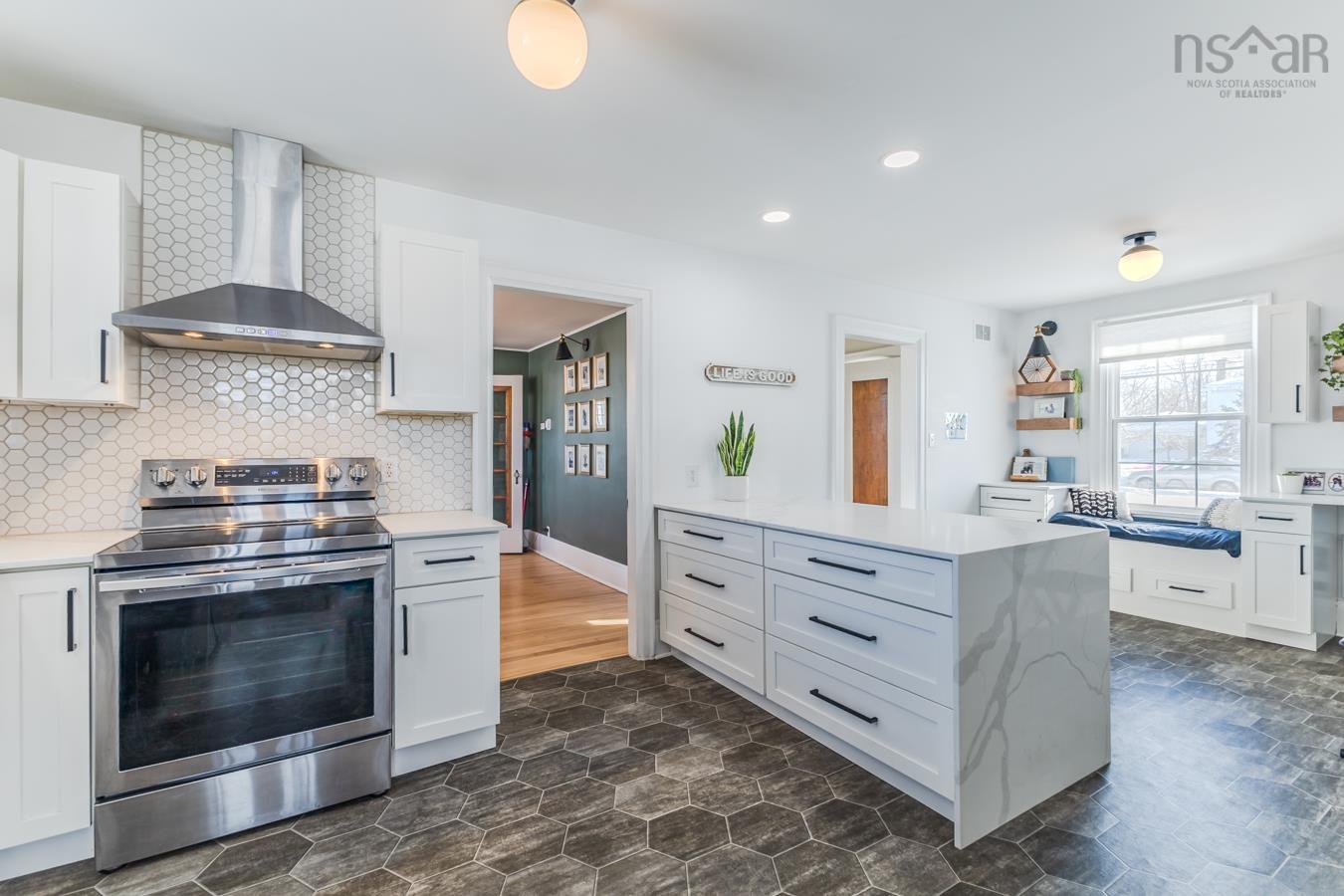 $689,000.00: 11 SMITH Avenue, Truro