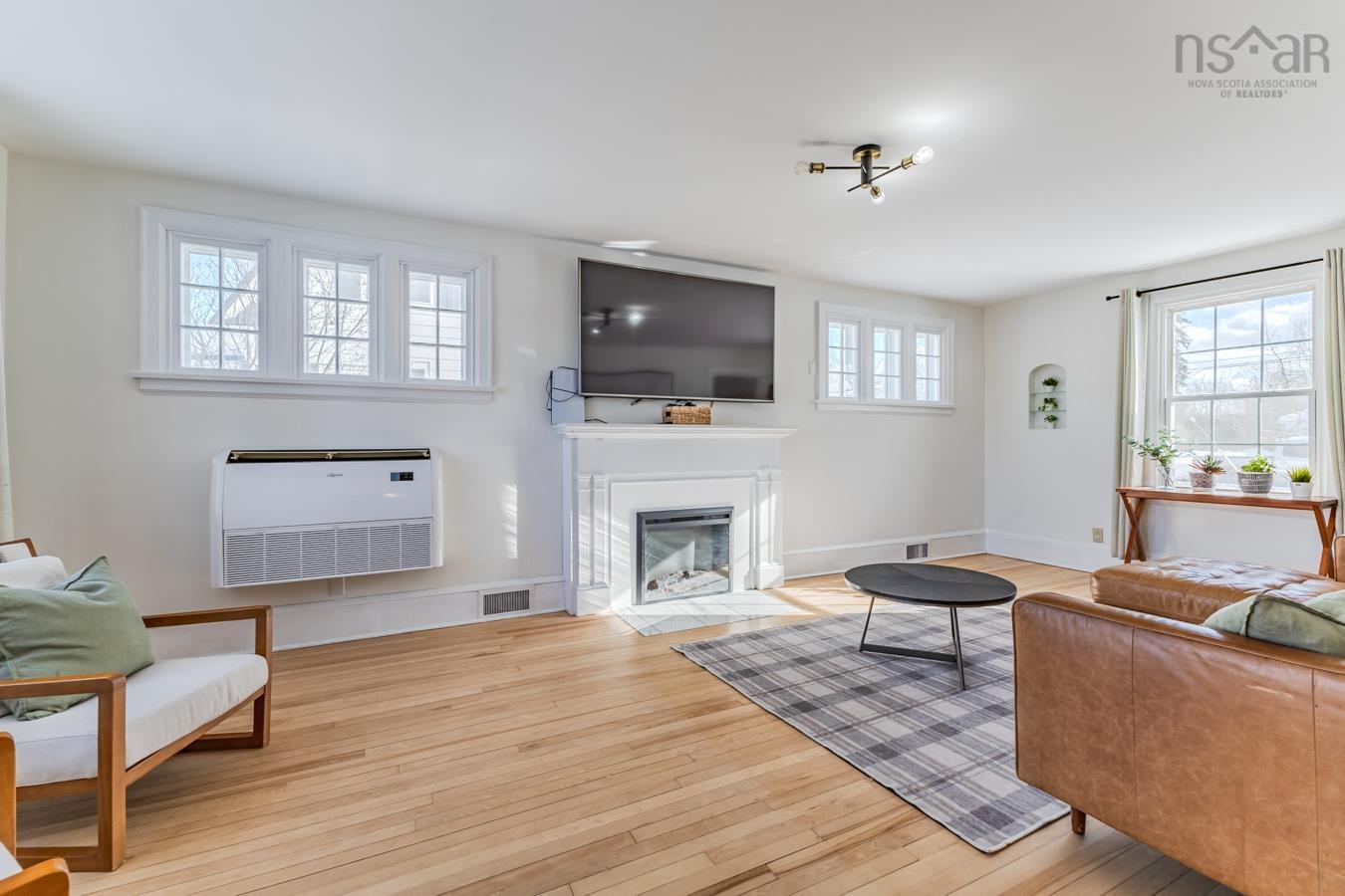 $689,000.00: 11 SMITH Avenue, Truro