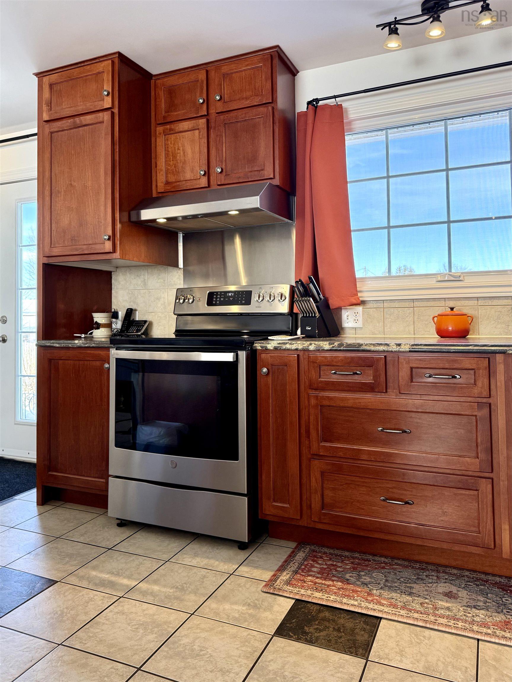 $314,900.00: 24 Rhodes Avenue, Amherst