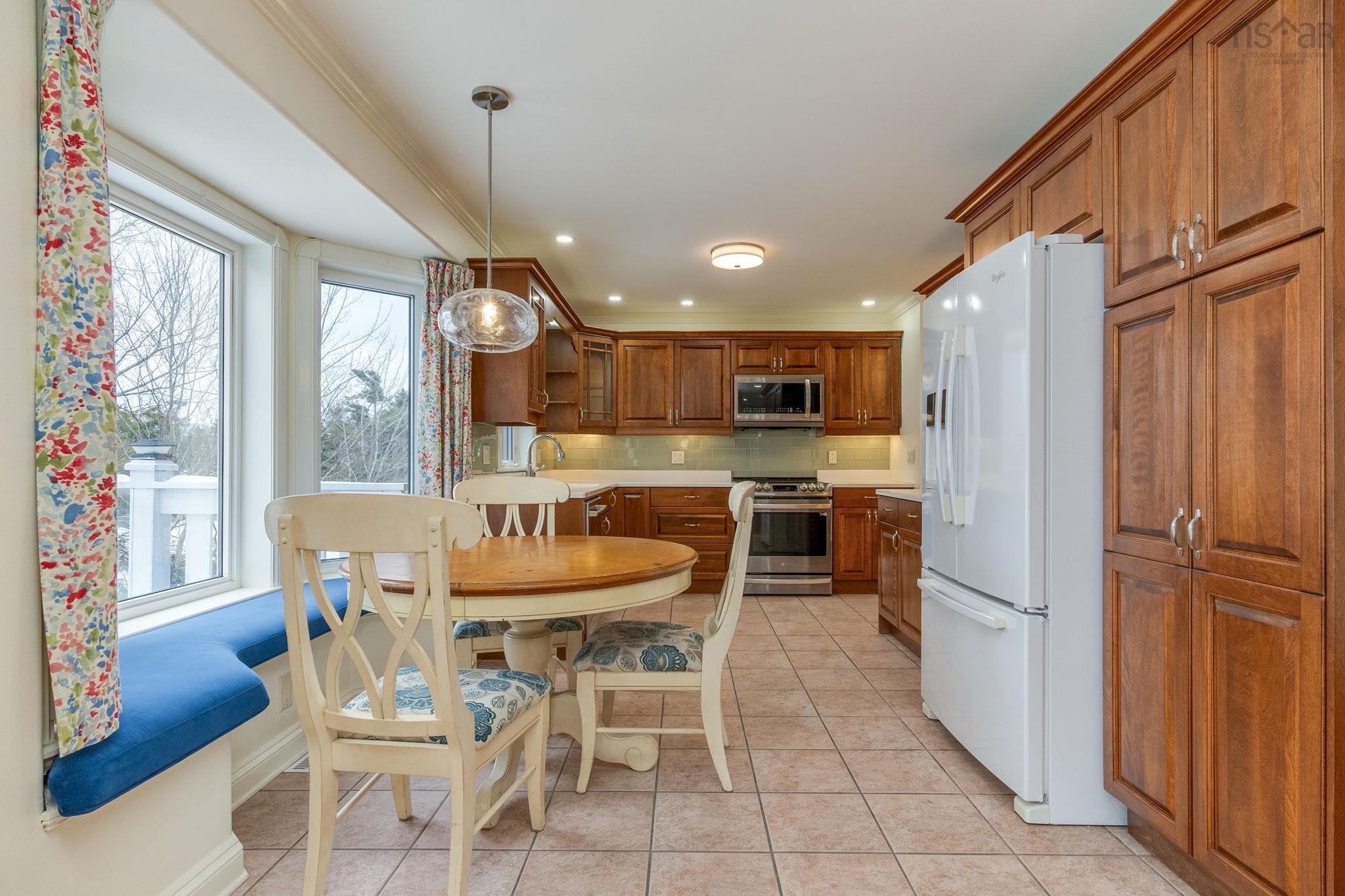 $1,450,000.00: 23 Lakeshore Park Terrace, Dartmouth