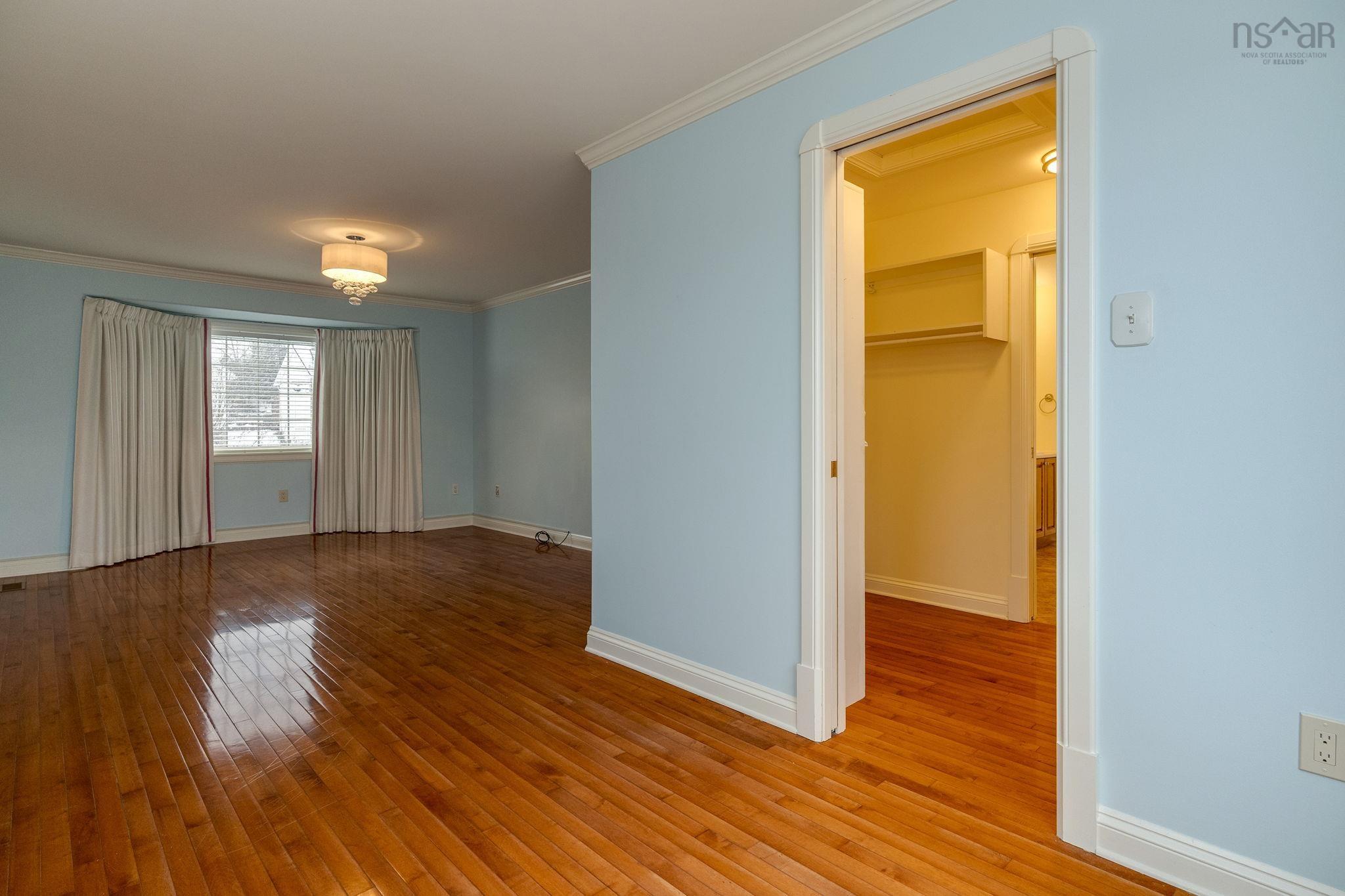 $1,450,000.00: 23 Lakeshore Park Terrace, Dartmouth