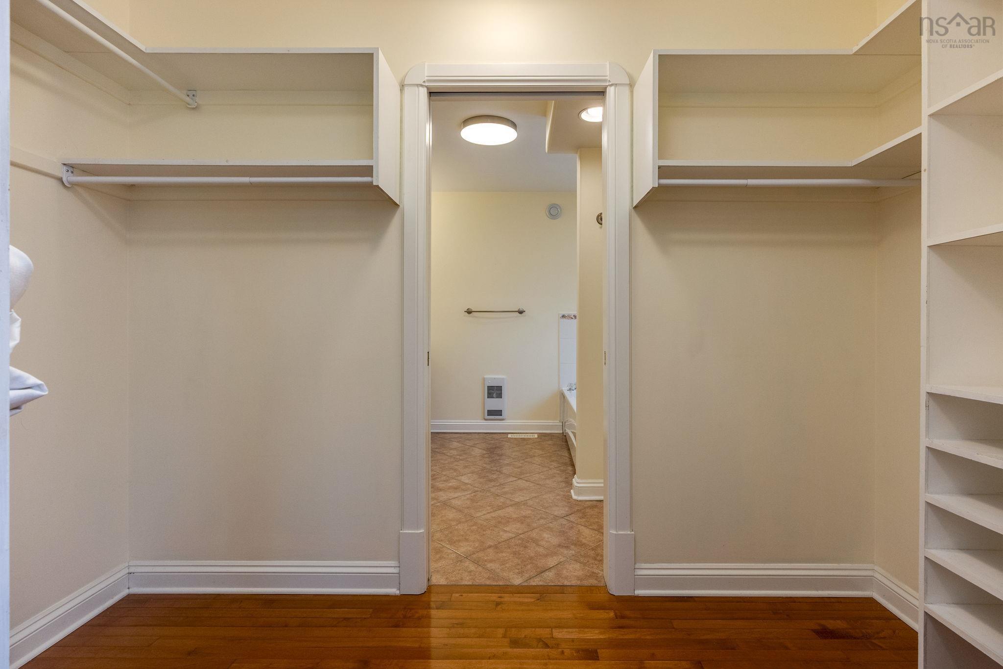 $1,450,000.00: 23 Lakeshore Park Terrace, Dartmouth