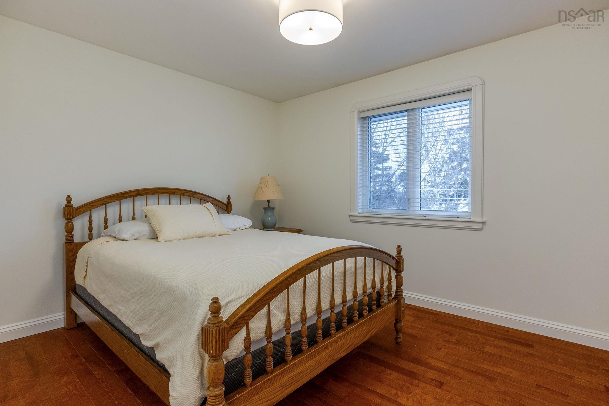 $1,450,000.00: 23 Lakeshore Park Terrace, Dartmouth