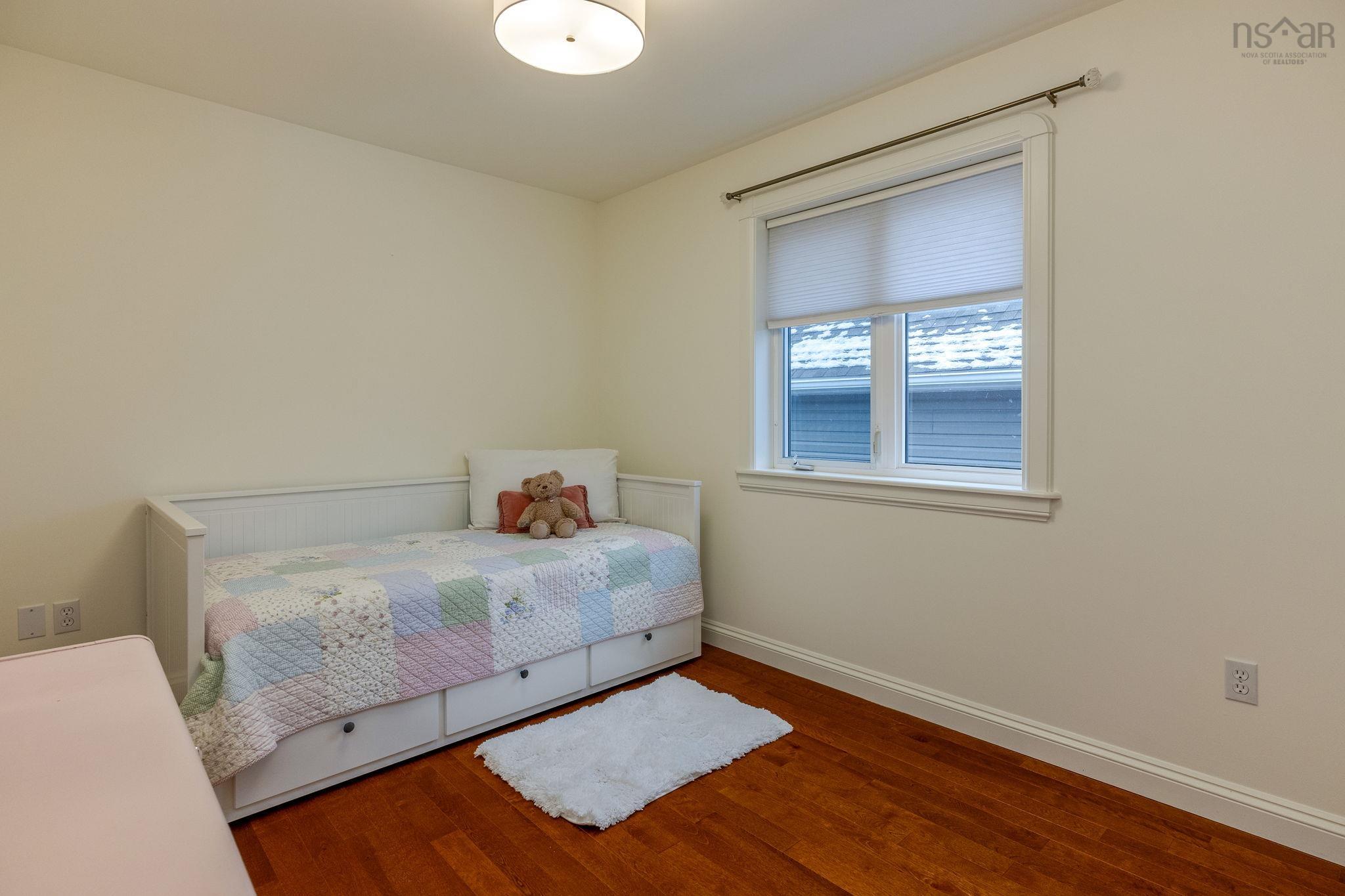 $1,450,000.00: 23 Lakeshore Park Terrace, Dartmouth