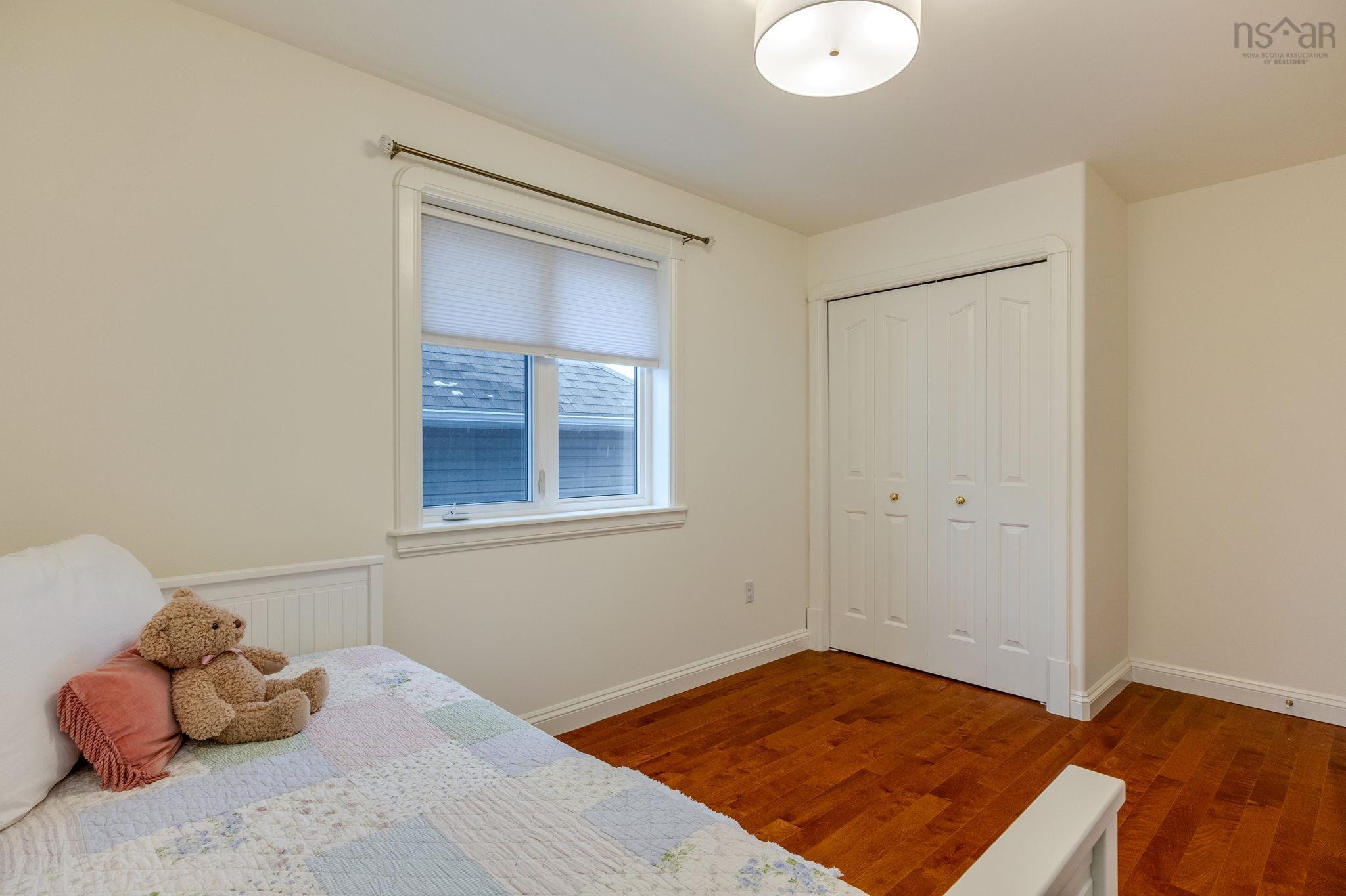 $1,450,000.00: 23 Lakeshore Park Terrace, Dartmouth