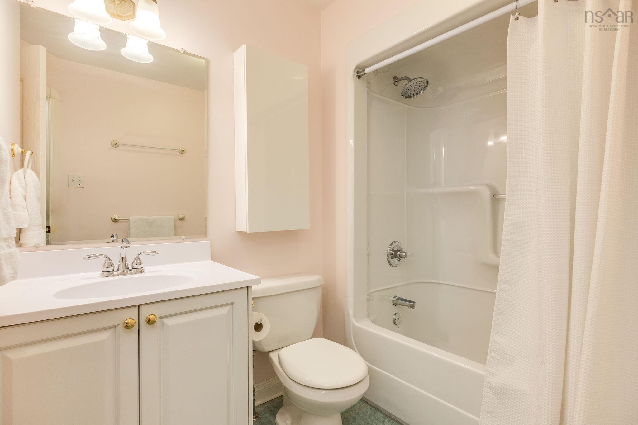 $1,450,000.00: 23 Lakeshore Park Terrace, Dartmouth