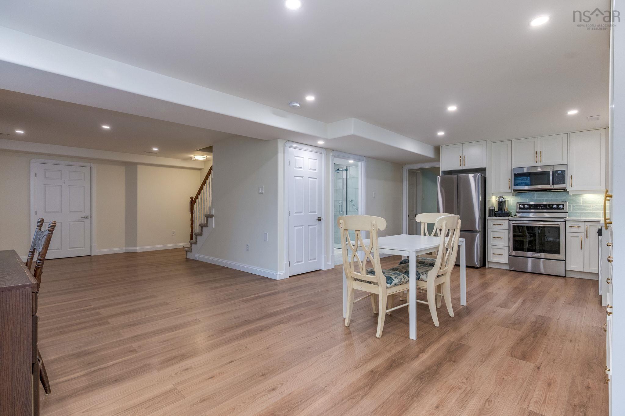 $1,450,000.00: 23 Lakeshore Park Terrace, Dartmouth