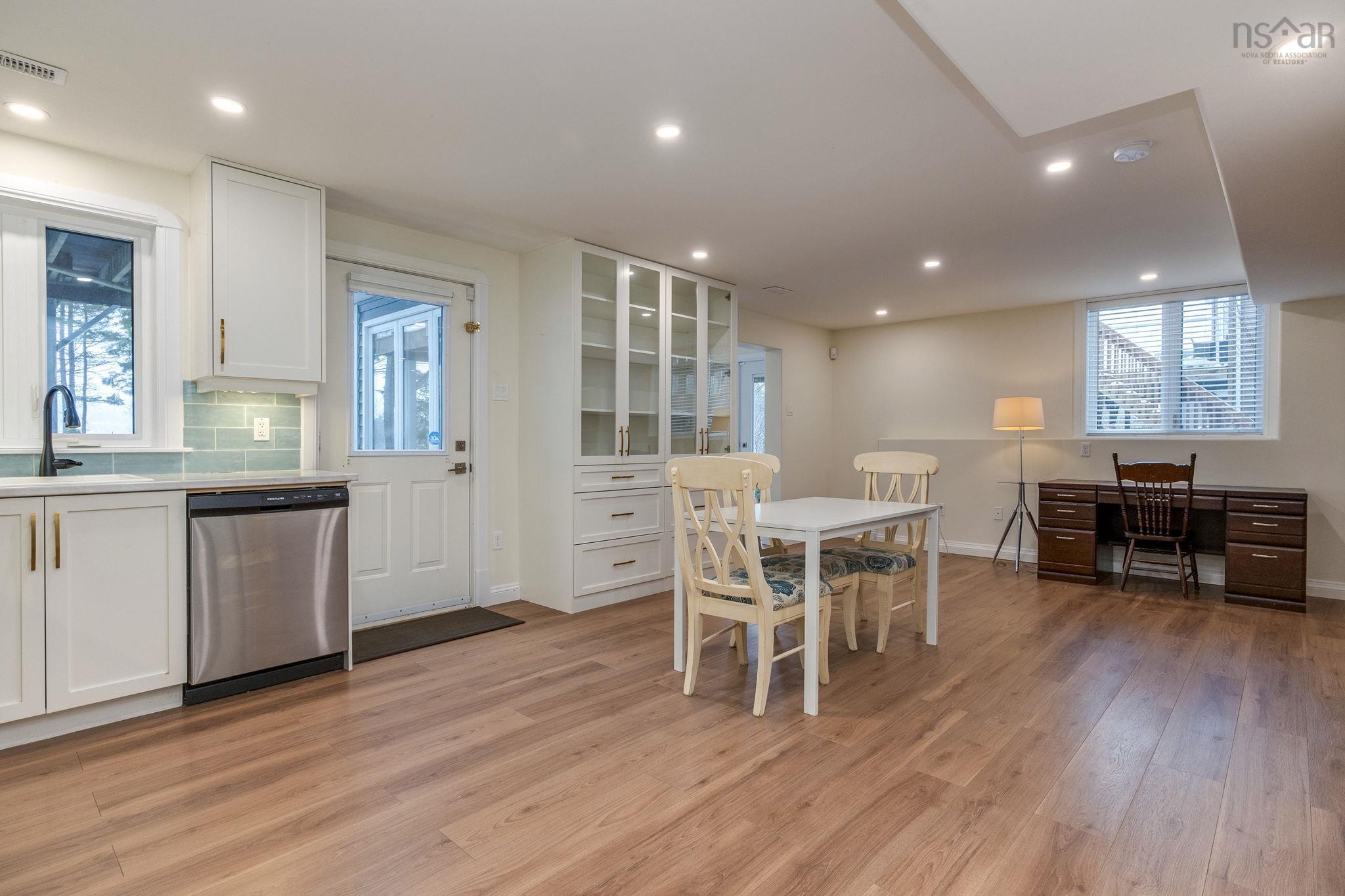 $1,450,000.00: 23 Lakeshore Park Terrace, Dartmouth