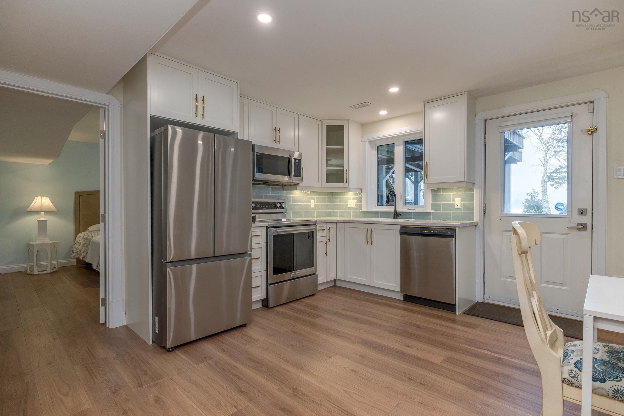 $1,450,000.00: 23 Lakeshore Park Terrace, Dartmouth