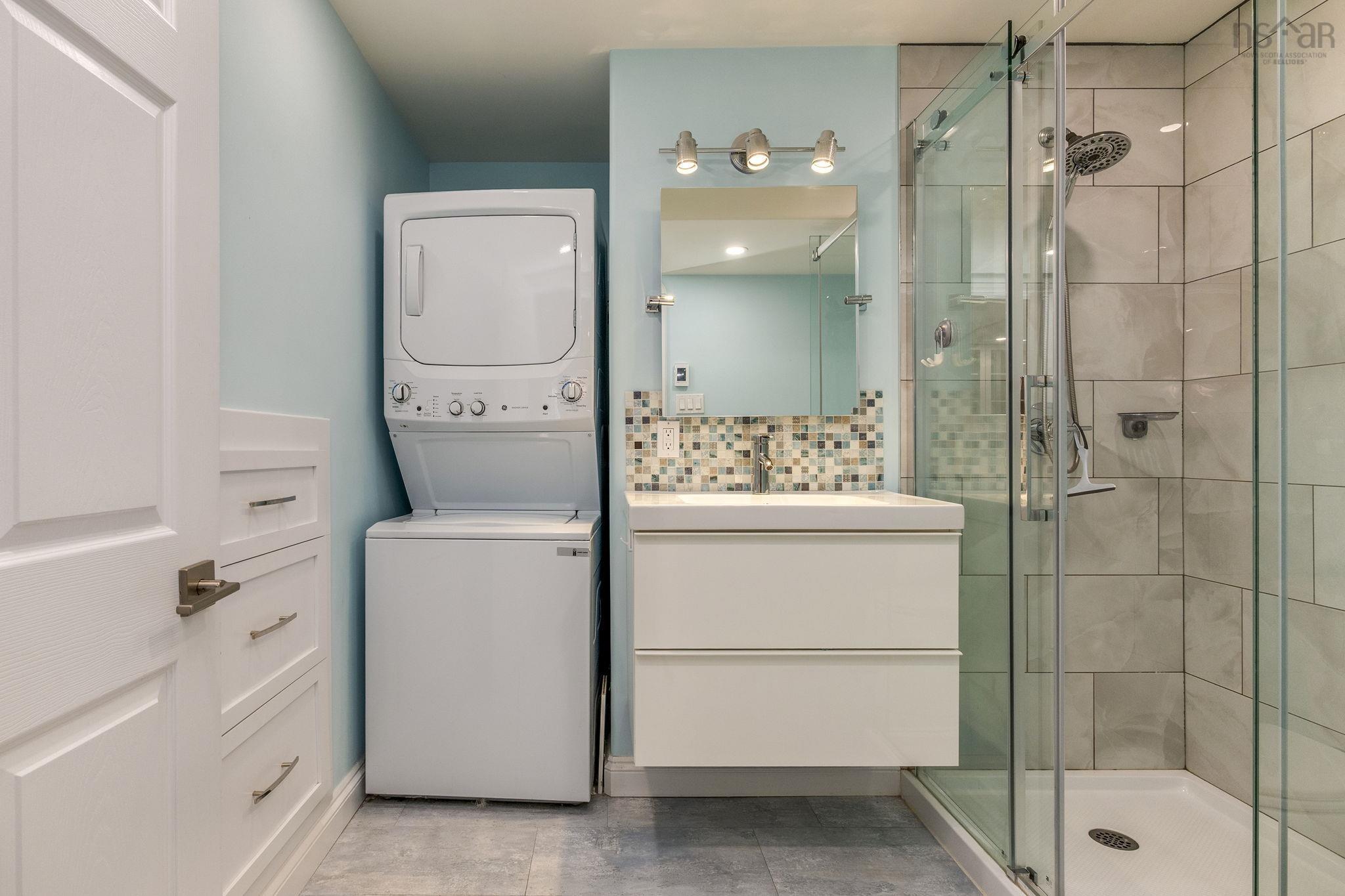 $1,450,000.00: 23 Lakeshore Park Terrace, Dartmouth