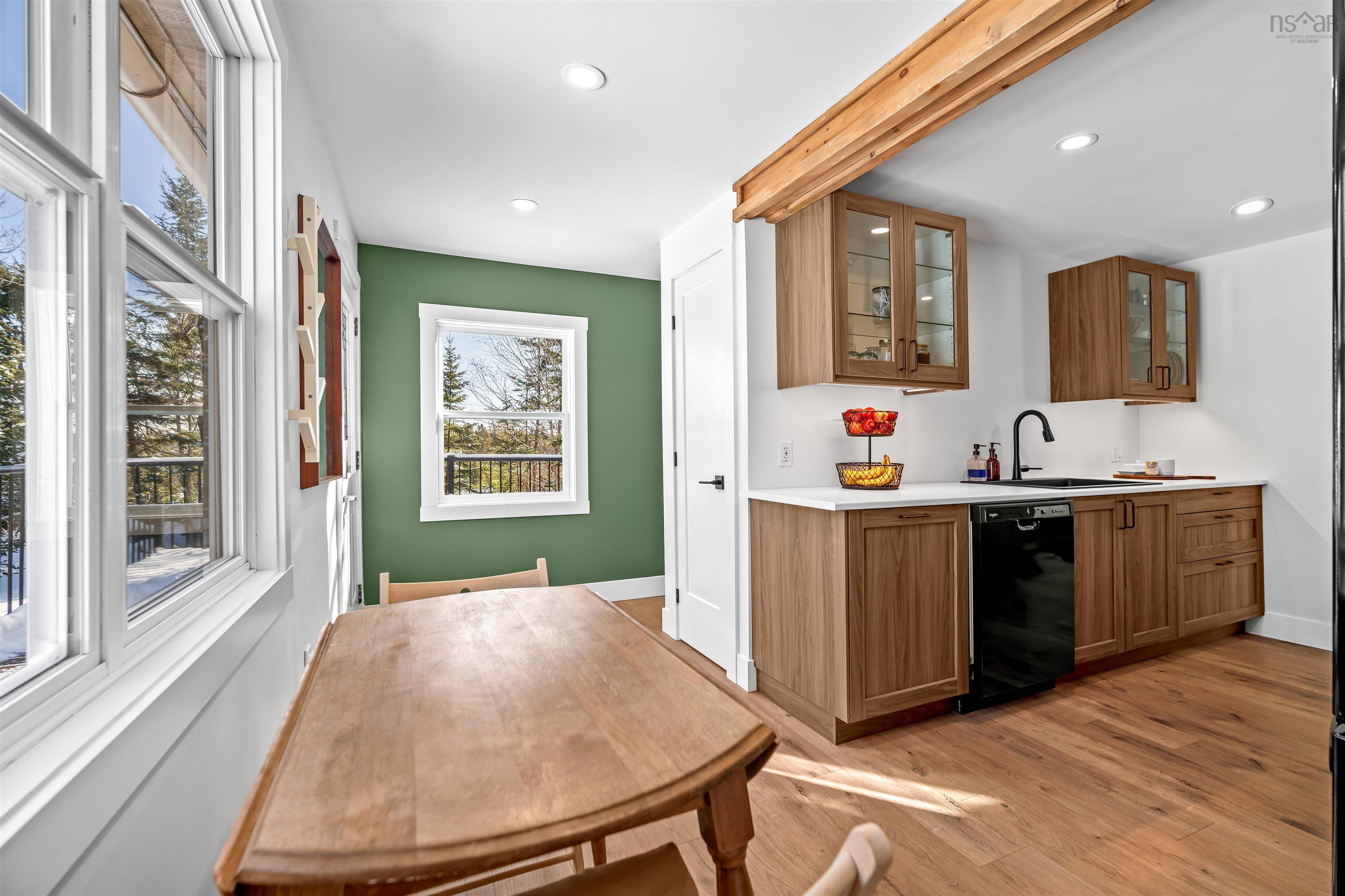 $424,900.00: 248 Club Road, Hatchet Lake