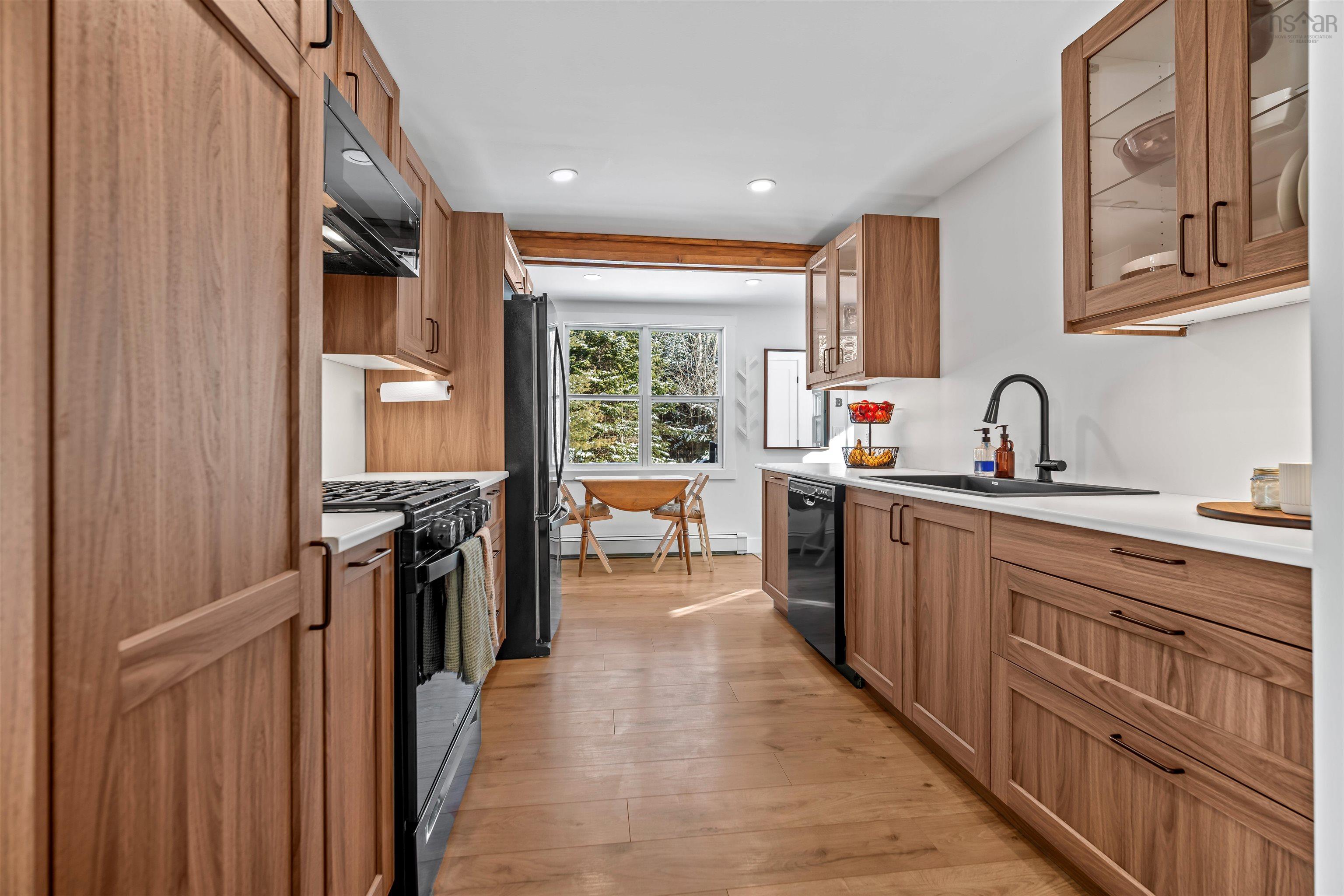 $424,900.00: 248 Club Road, Hatchet Lake